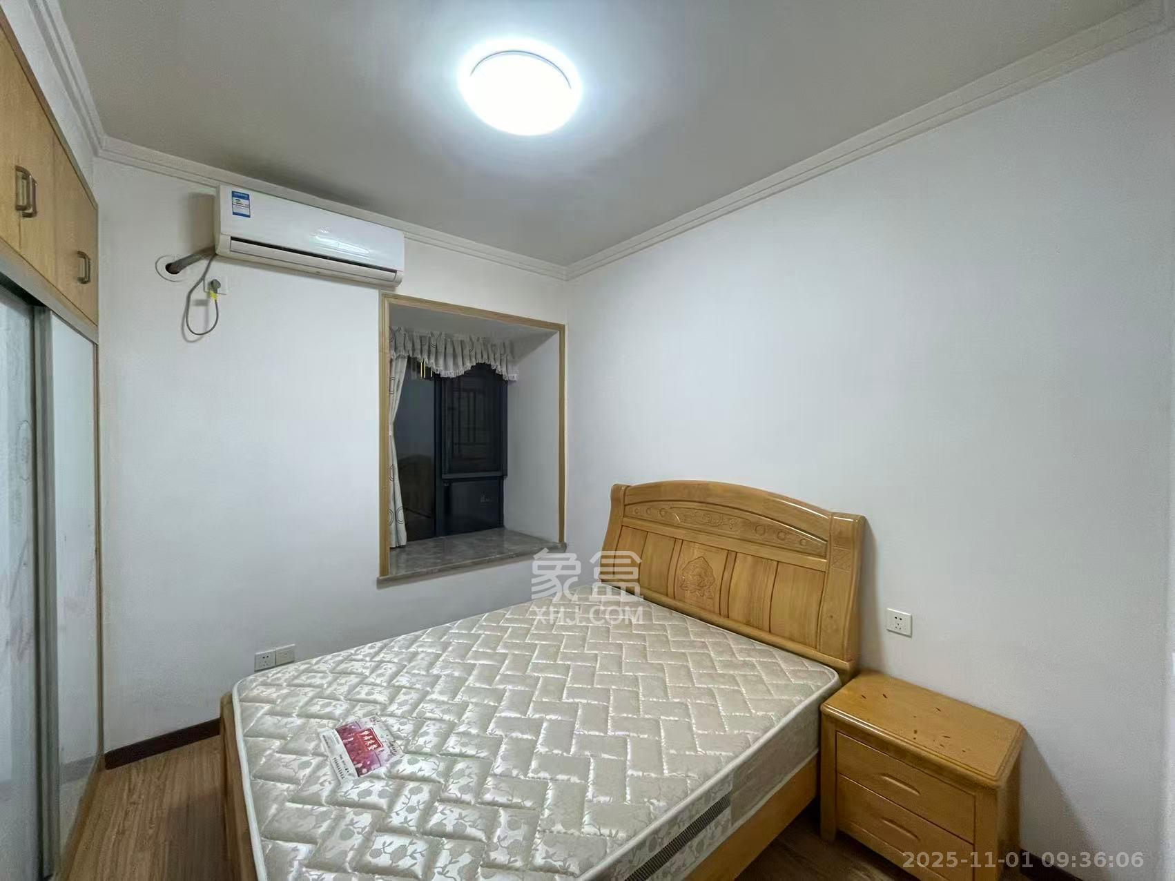 保利麓谷林语A区  1室2厅1卫    2400.0元/月室内图