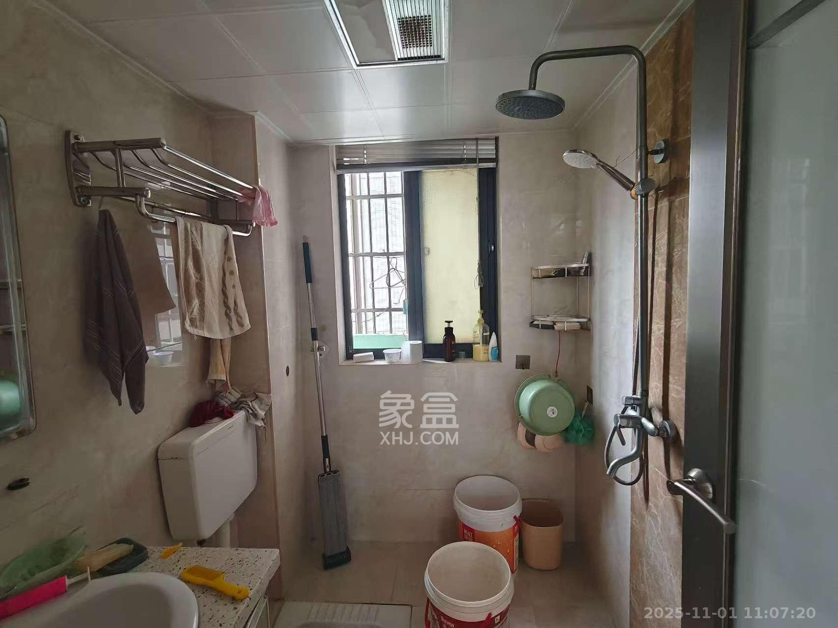 花样年华  3室1厅1卫    1800.0元/月室内图