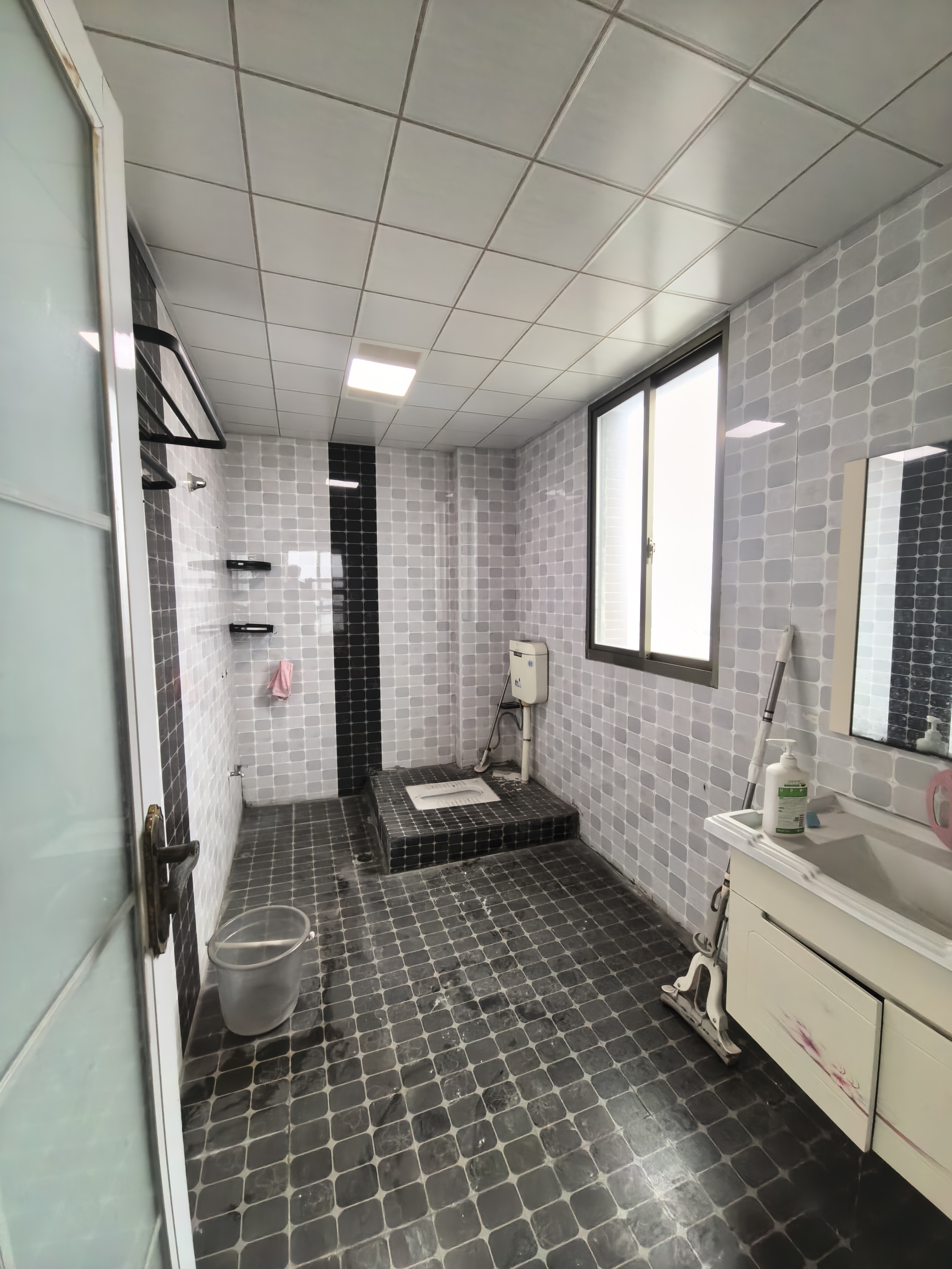 华亿明珠  4室2厅2卫    2000.0元/月室内图