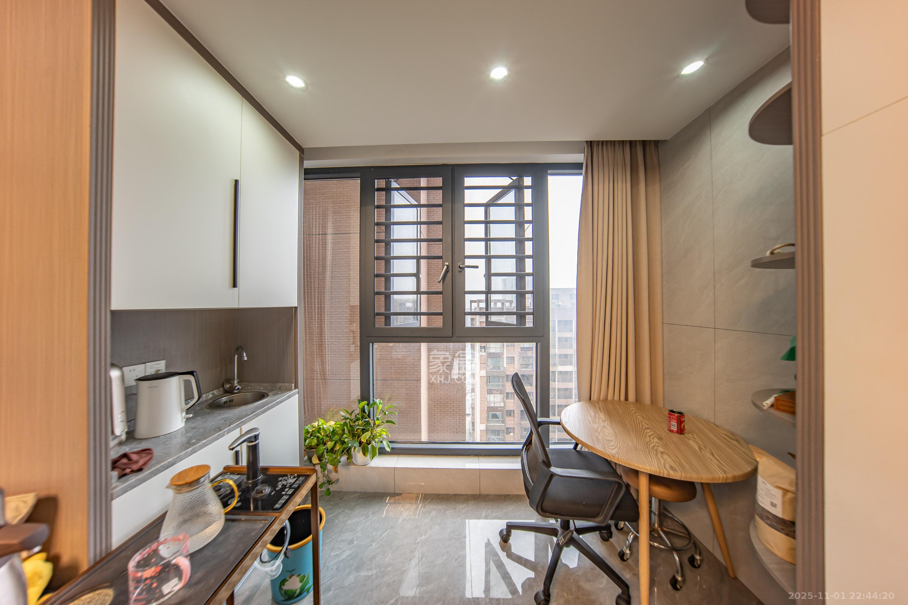 锑都家园 4室2厅2卫 92.8万 锑都家园 4室2厅2卫 92.8万阳台