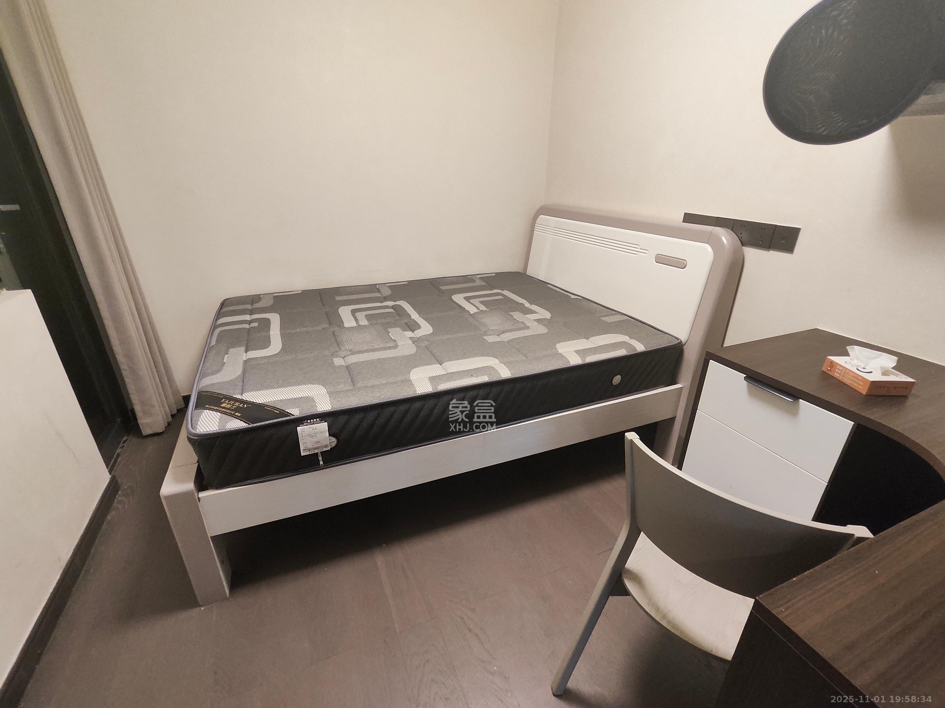 绿地麓云国际一期 3室2厅2卫 3500.0元/月 绿地麓云国际一期 3室2厅2卫 3500.0元/月室内图