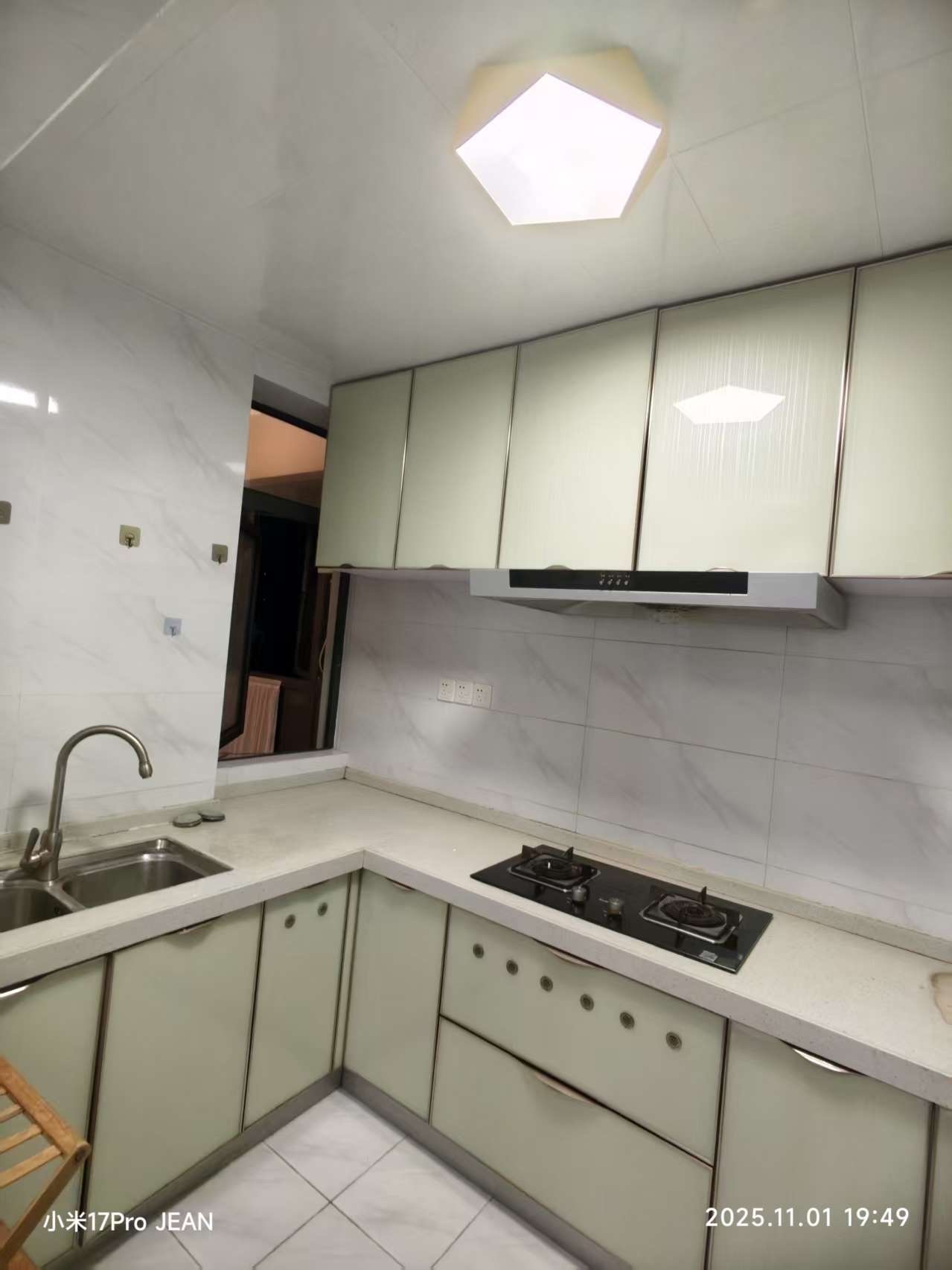 四季华庭-阳光华府  3室2厅1卫    3300.0元/月室内图