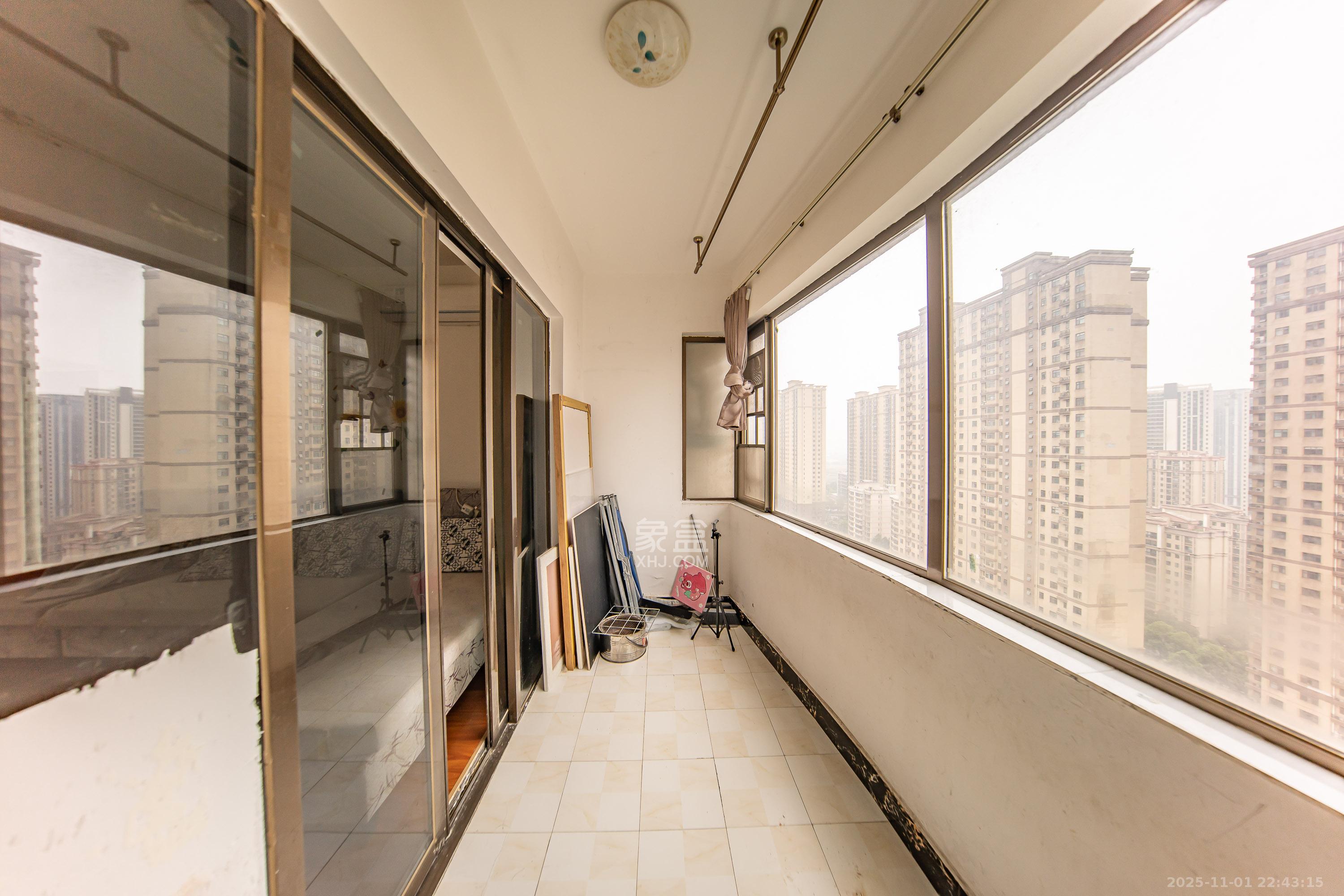 江山帝景哈佛 3室2厅1卫 67.0万 江山帝景哈佛 3室2厅1卫 67.0万阳台