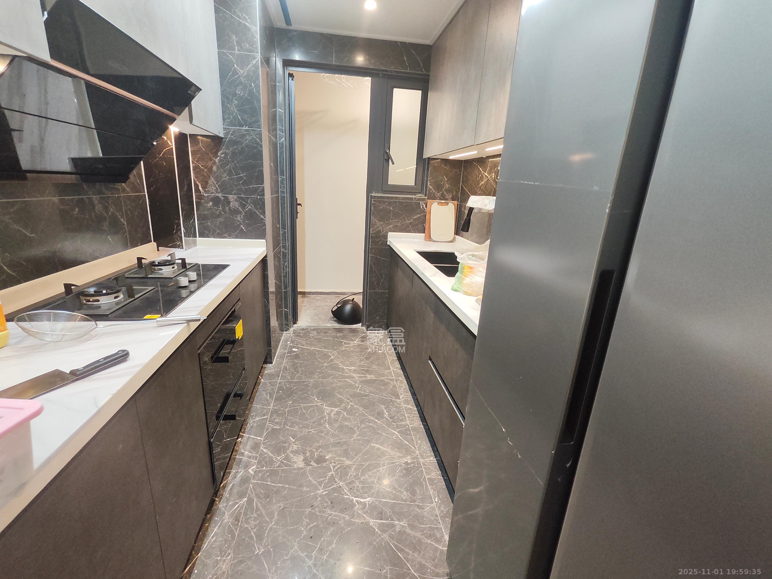 绿地麓云国际一期  3室2厅2卫    3500.0元/月室内图