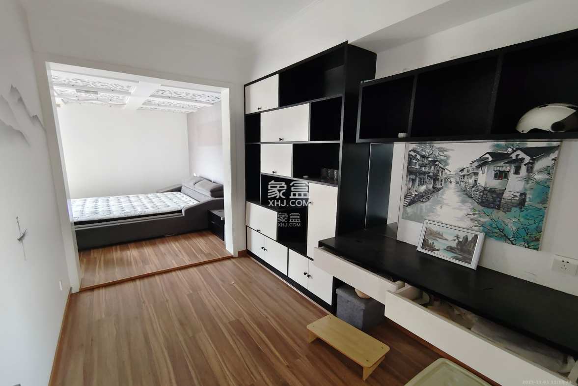 和泓梅溪四季 5室2厅2卫 3200.0元/月 和泓梅溪四季 5室2厅2卫 3200.0元/月室内图