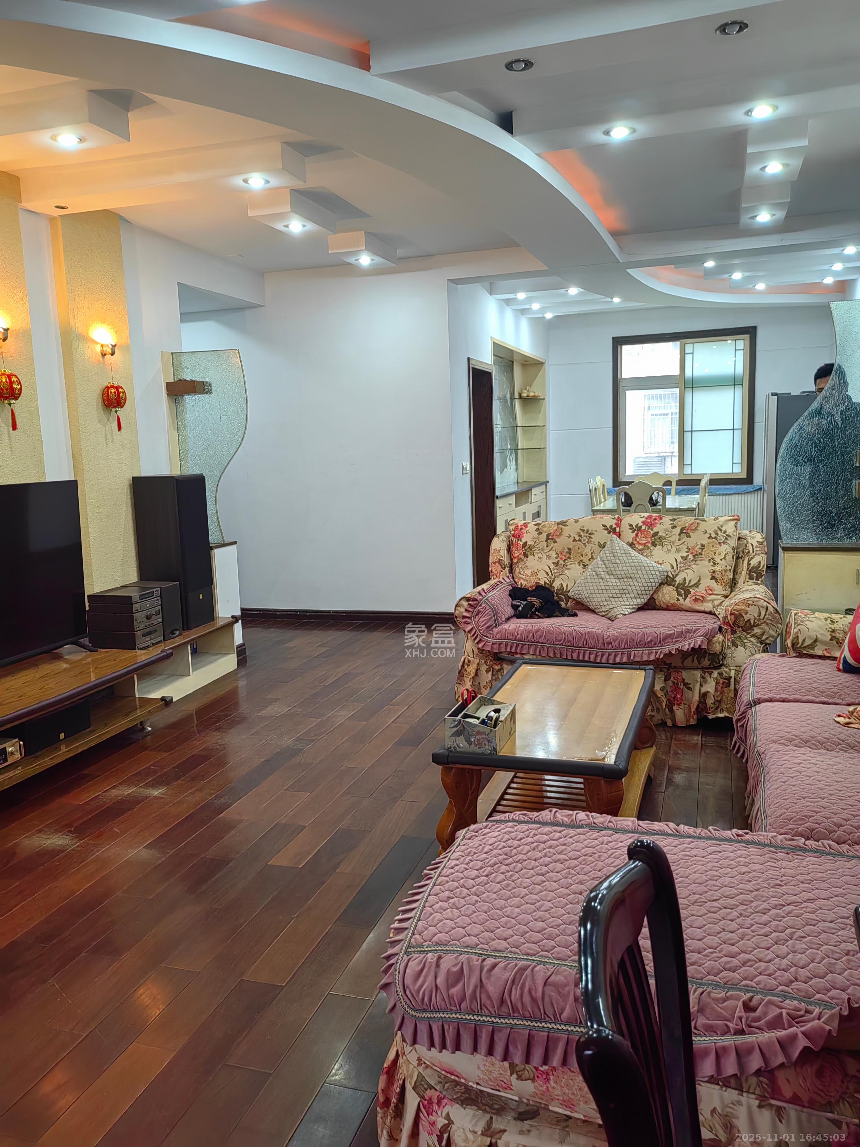 丹桂苑(国防科技大学单位房) 4室2厅2卫 3400.0元/月 丹桂苑(国防科技大学单位房) 4室2厅2卫 3400.0元/月室内图