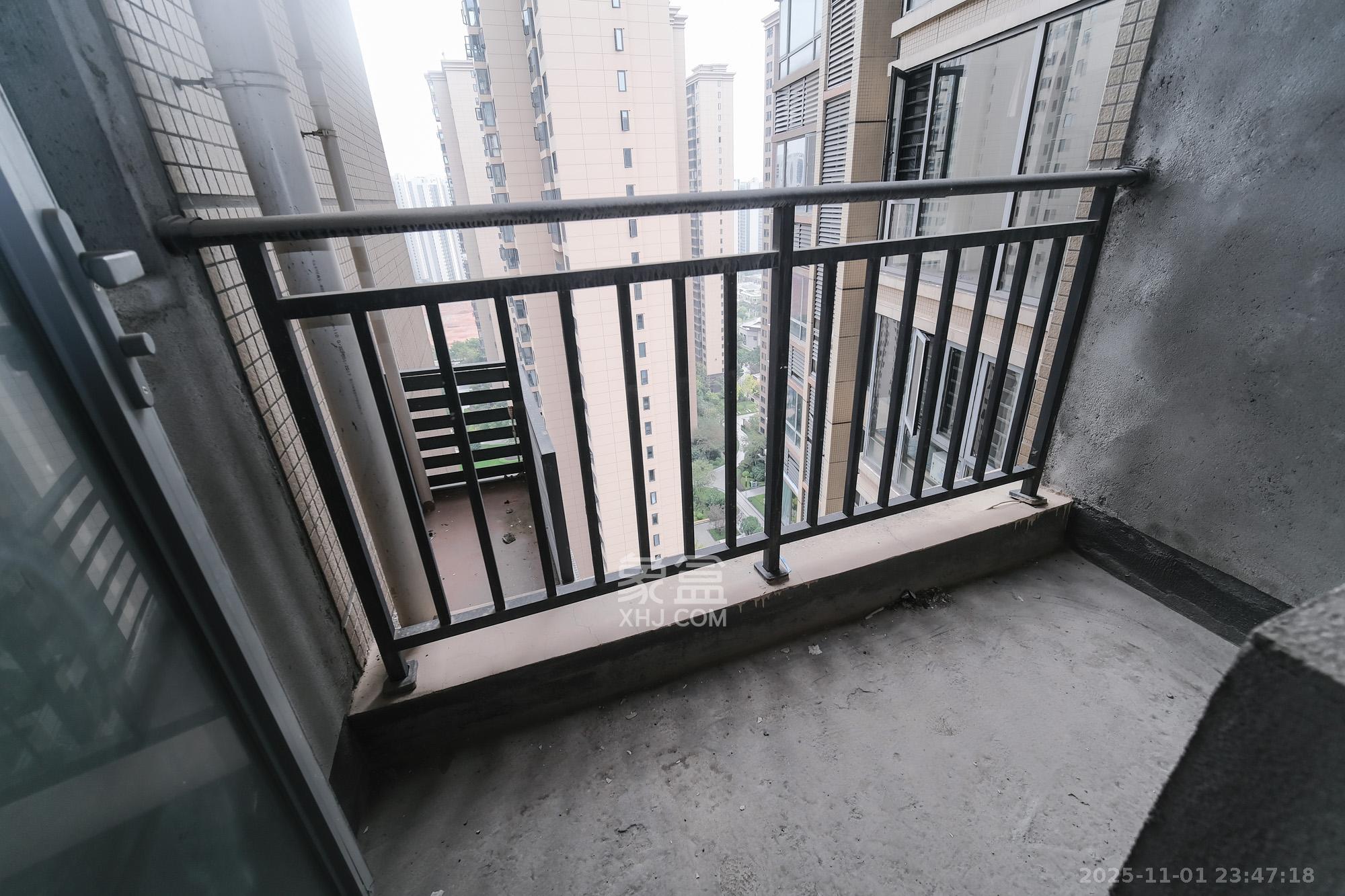 湖湘奥林匹克花园 3室2厅1卫 80.0万 湖湘奥林匹克花园 3室2厅1卫 80.0万阳台