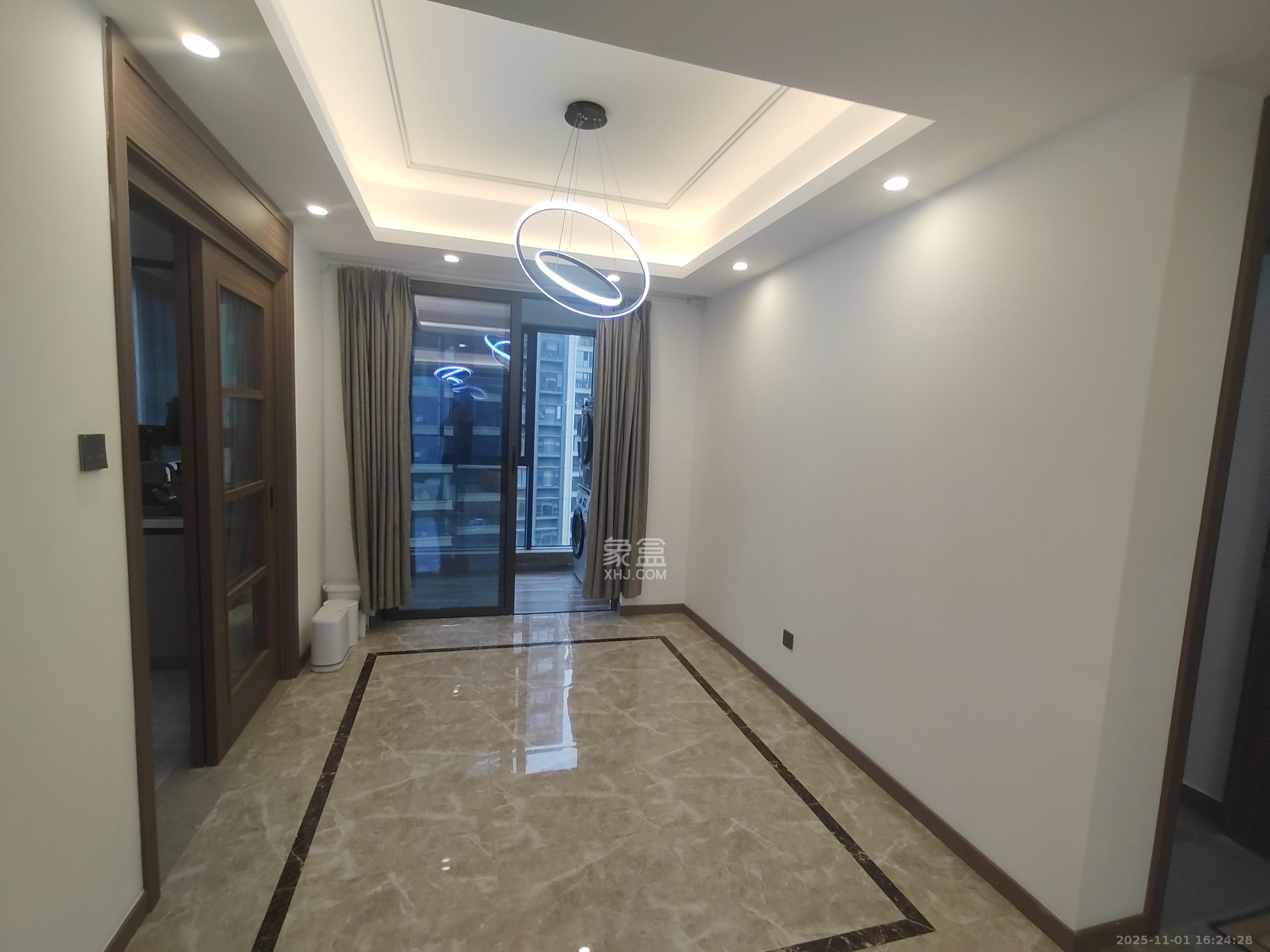 绿地V岛  4室2厅2卫    4400.0元/月室内图