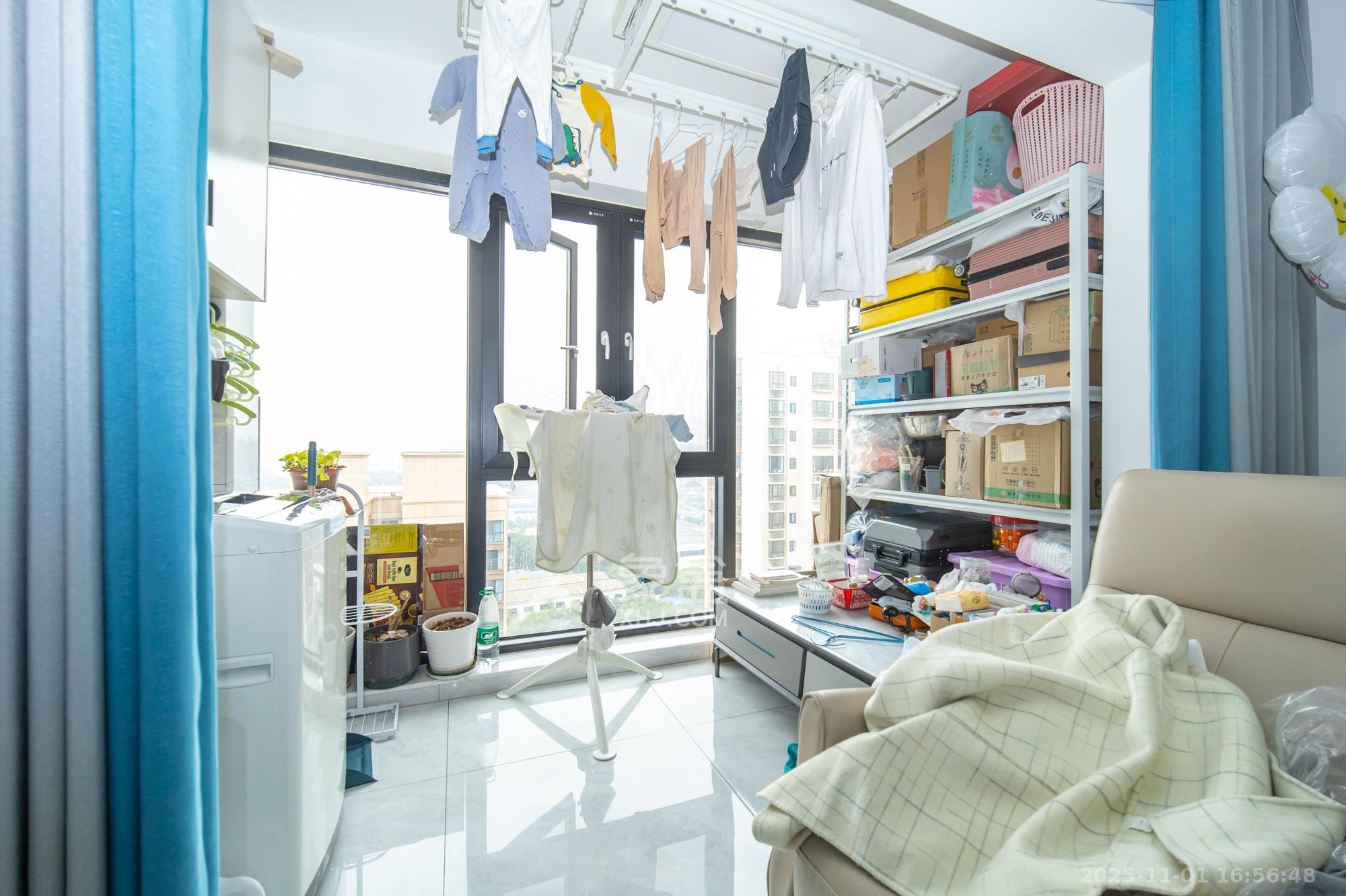 时代港湾  3室2厅1卫    62.0万阳台