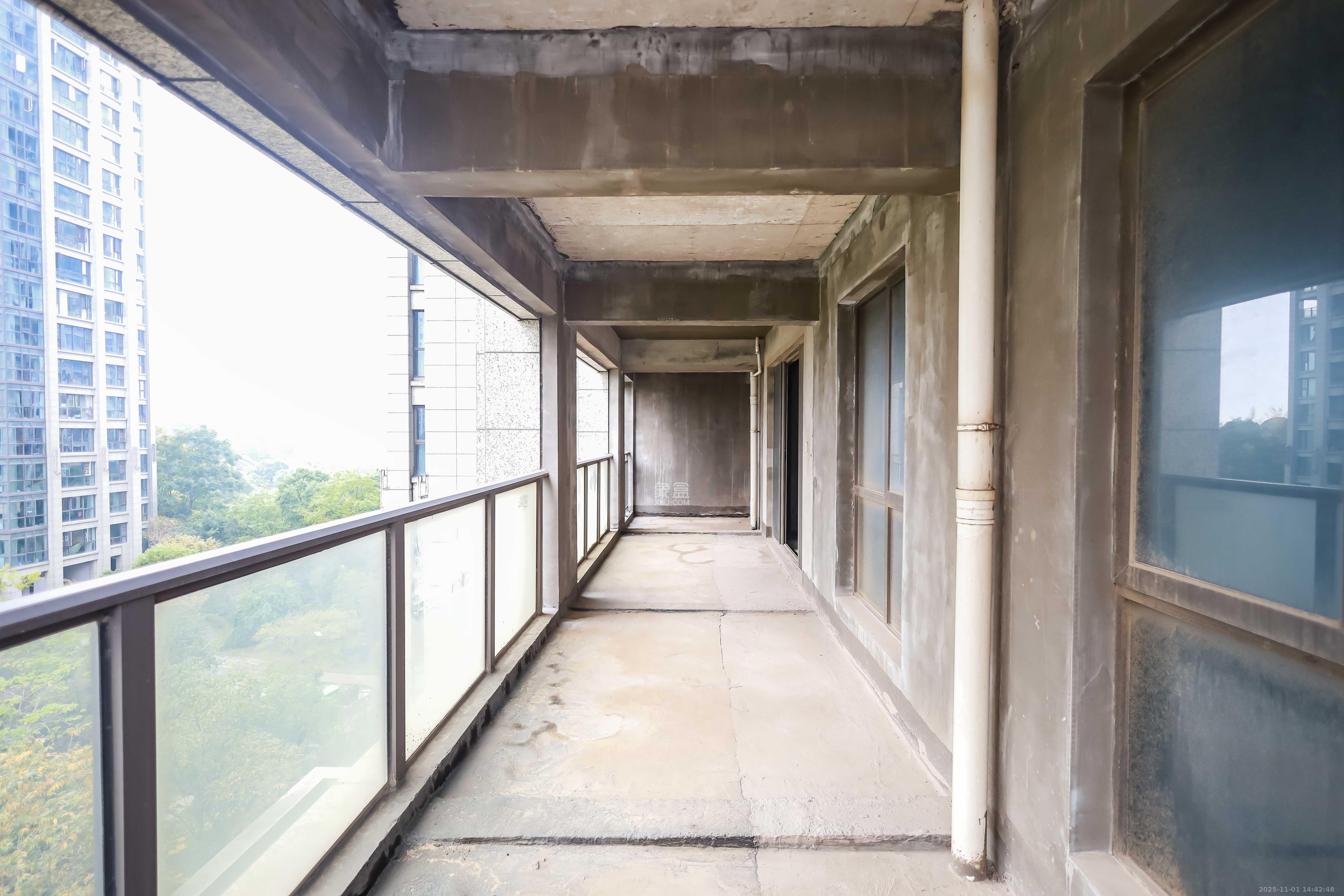 万象府台  4室2厅2卫    288.0万 万象府台  4室2厅2卫    288.0万阳台