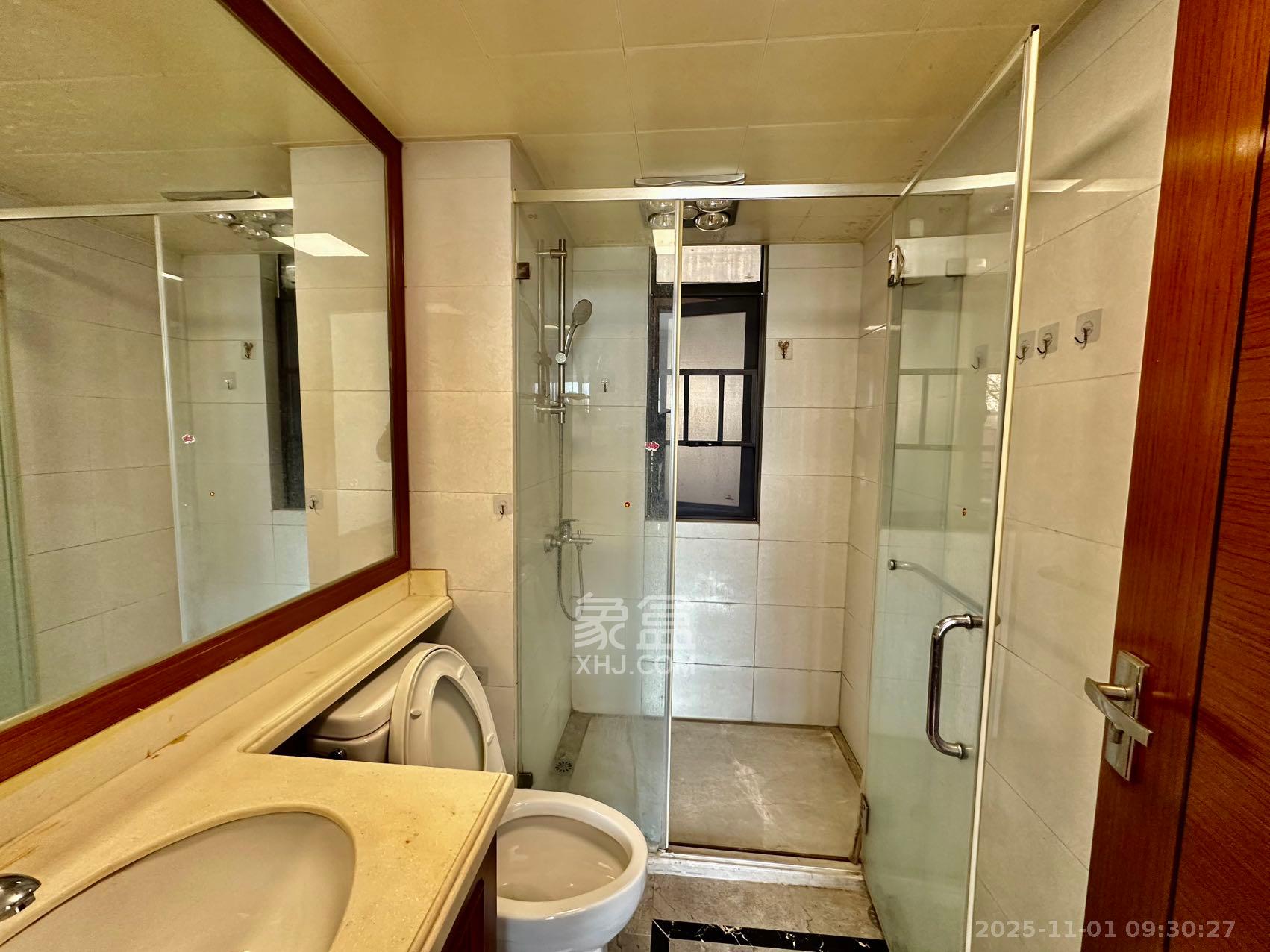 中海国际五期 3室2厅2卫 2400.0元/月 中海国际五期 3室2厅2卫 2400.0元/月室内图