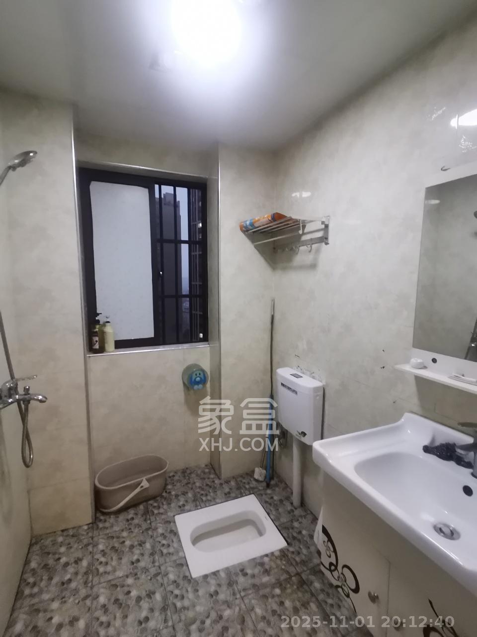 三景华御  2室2厅1卫    1500.0元/月室内图