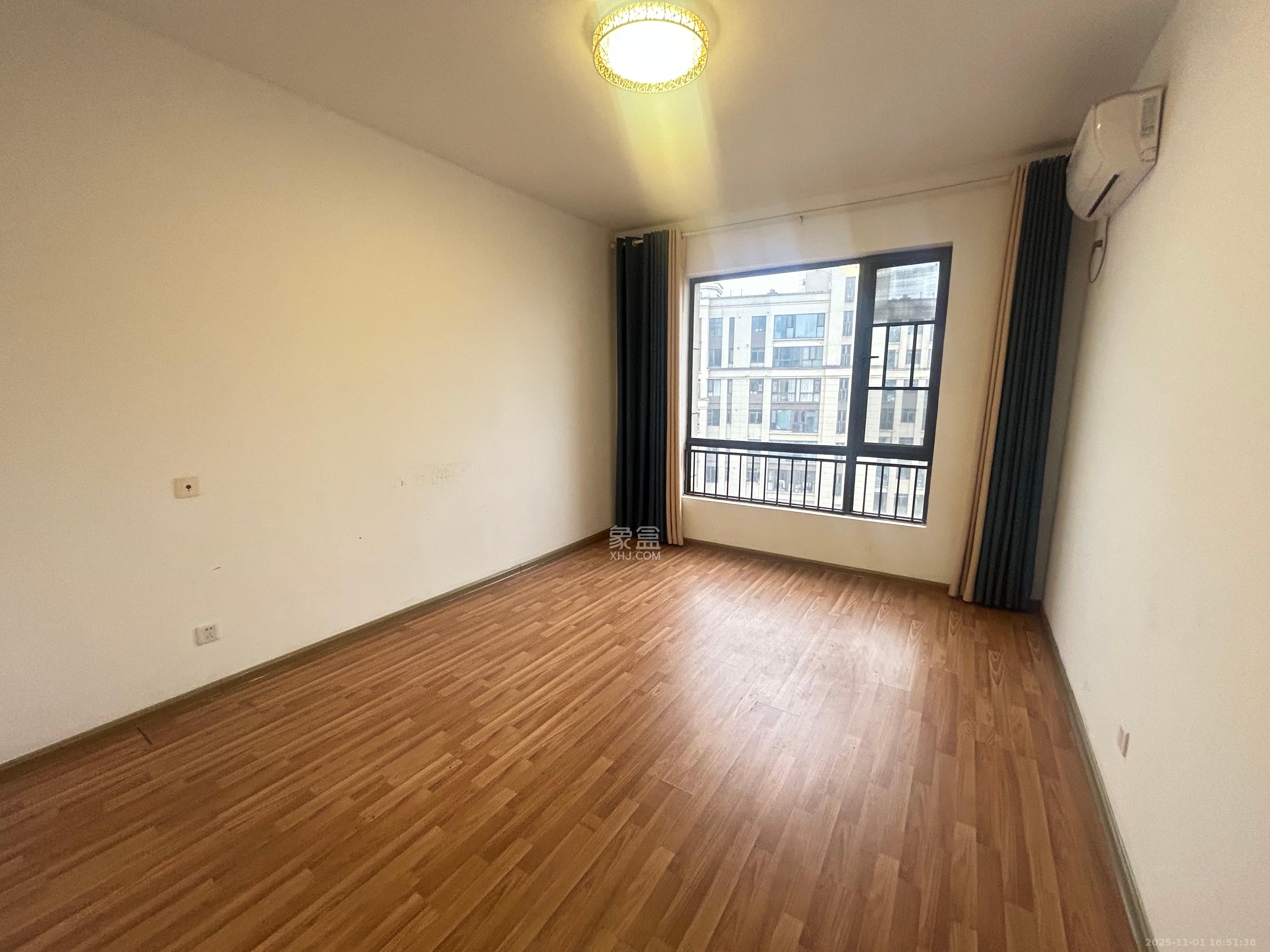 南山雍江汇（滨江国际新城）  4室2厅2卫    3800.0元/月室内图