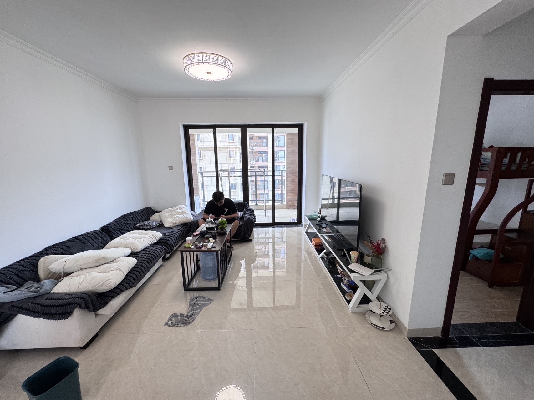 海湾花园  1室0厅1卫    198.0万客厅