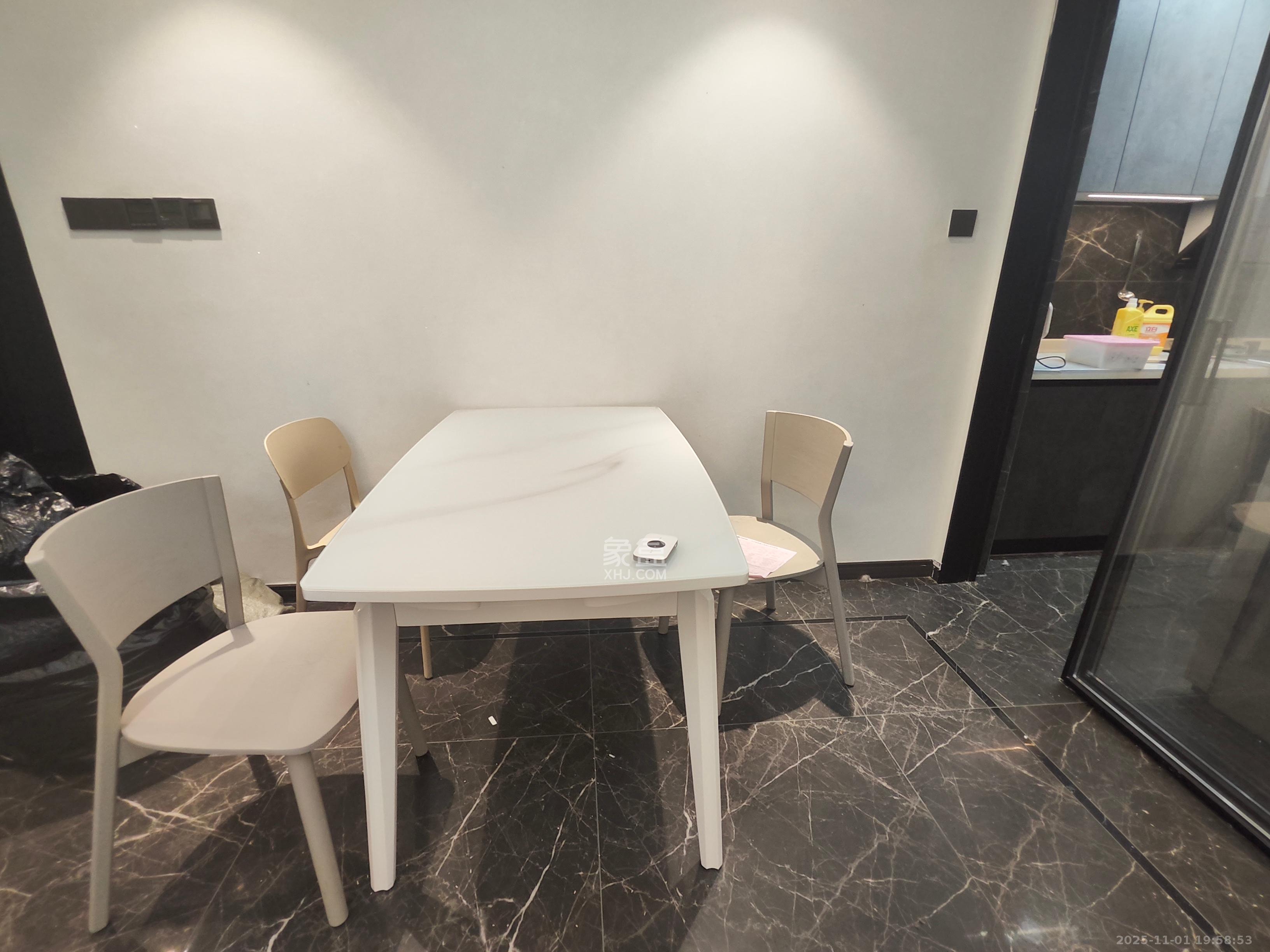 绿地麓云国际一期  3室2厅2卫    3500.0元/月室内图