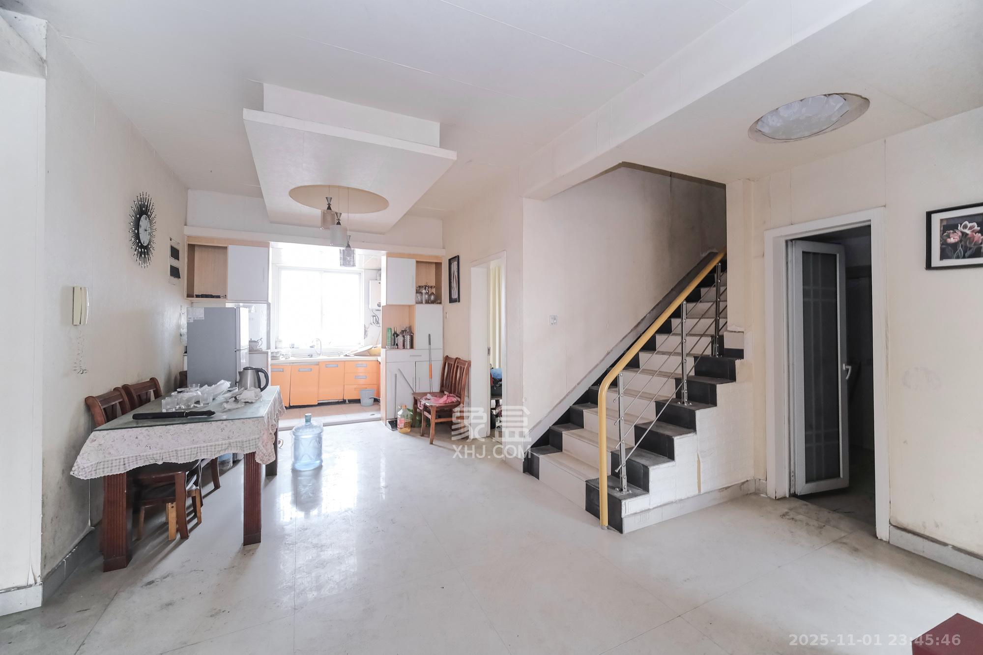 金鹰机电大市场  7室3厅4卫    125.2万客厅