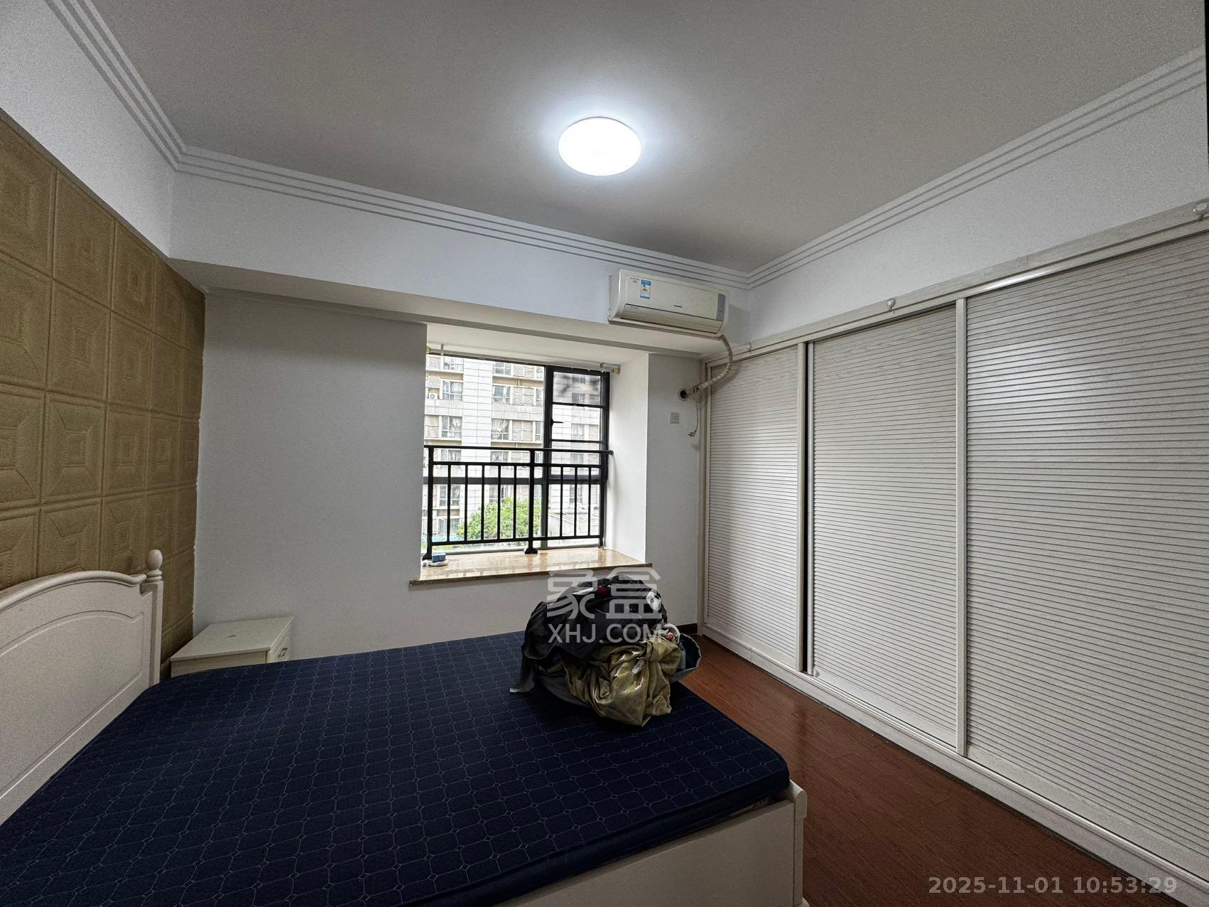 西子一间  1室1厅1卫    1800.0元/月 西子一间  1室1厅1卫    1800.0元/月室内图