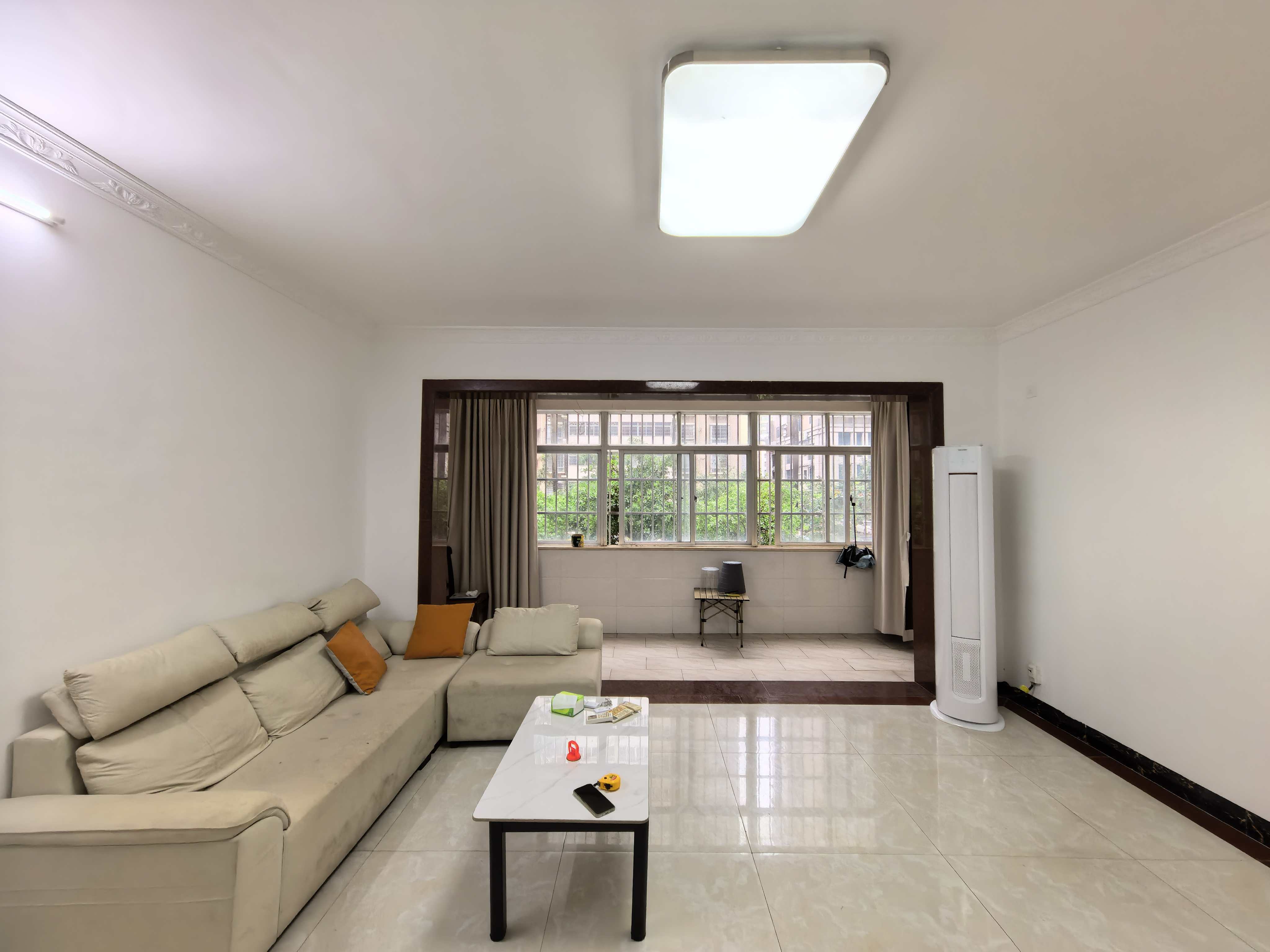 学苑公寓  3室2厅2卫    2800.0元/月