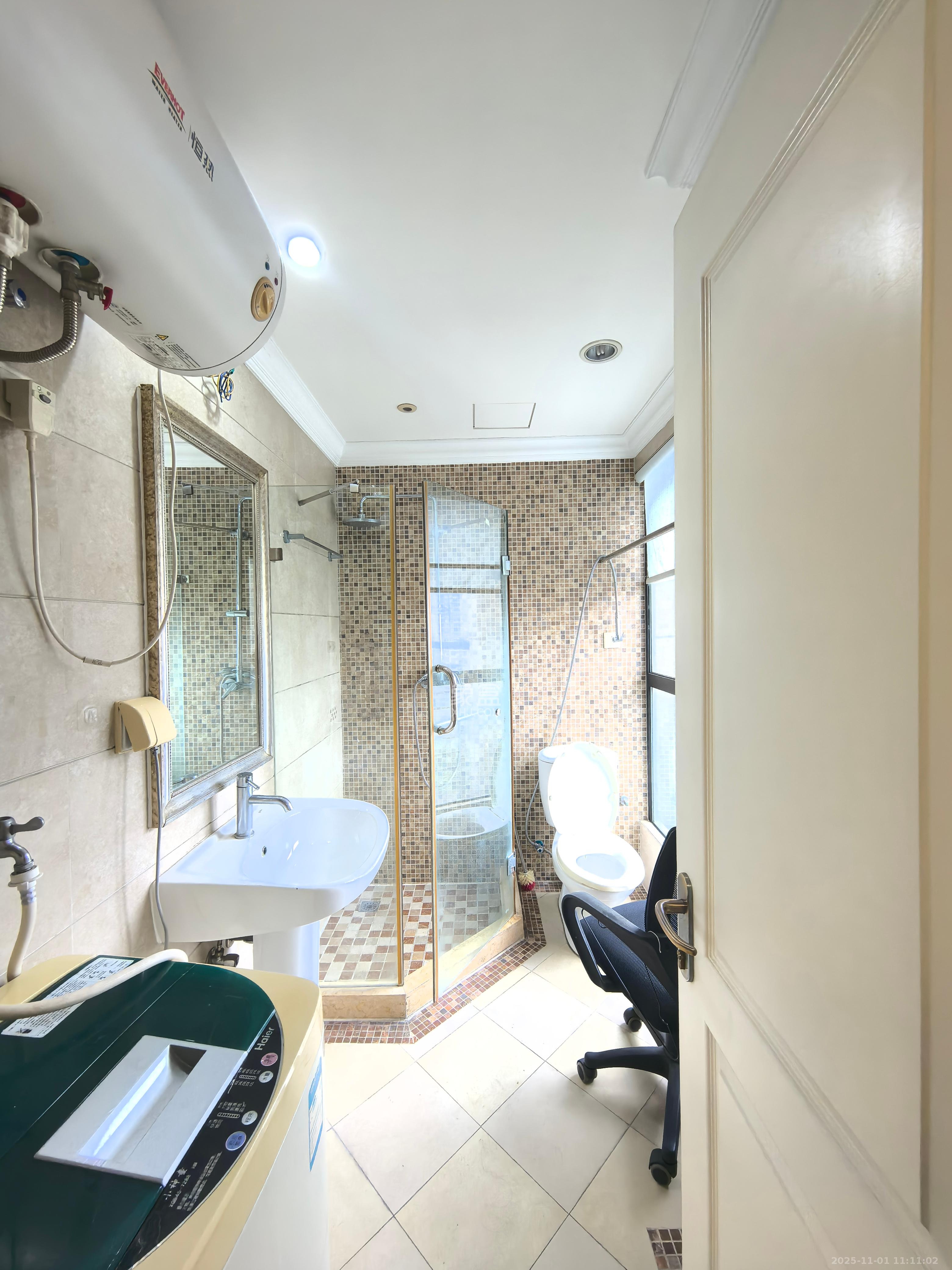 郡原广场  1室1厅1卫    1600.0元/月 郡原广场  1室1厅1卫    1600.0元/月室内图