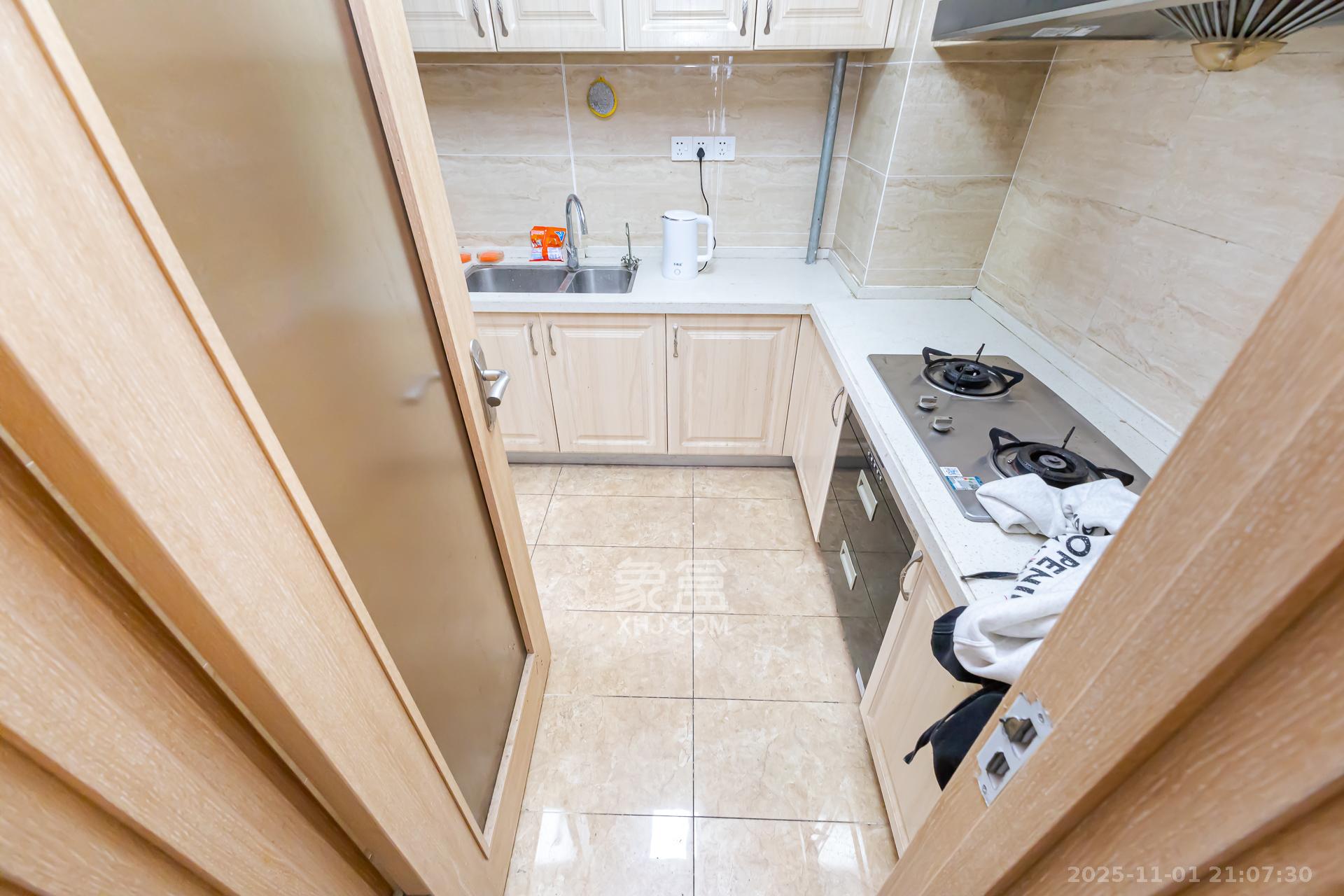 万润滨江天著  4室2厅2卫    126.8万 万润滨江天著  4室2厅2卫    126.8万厨房