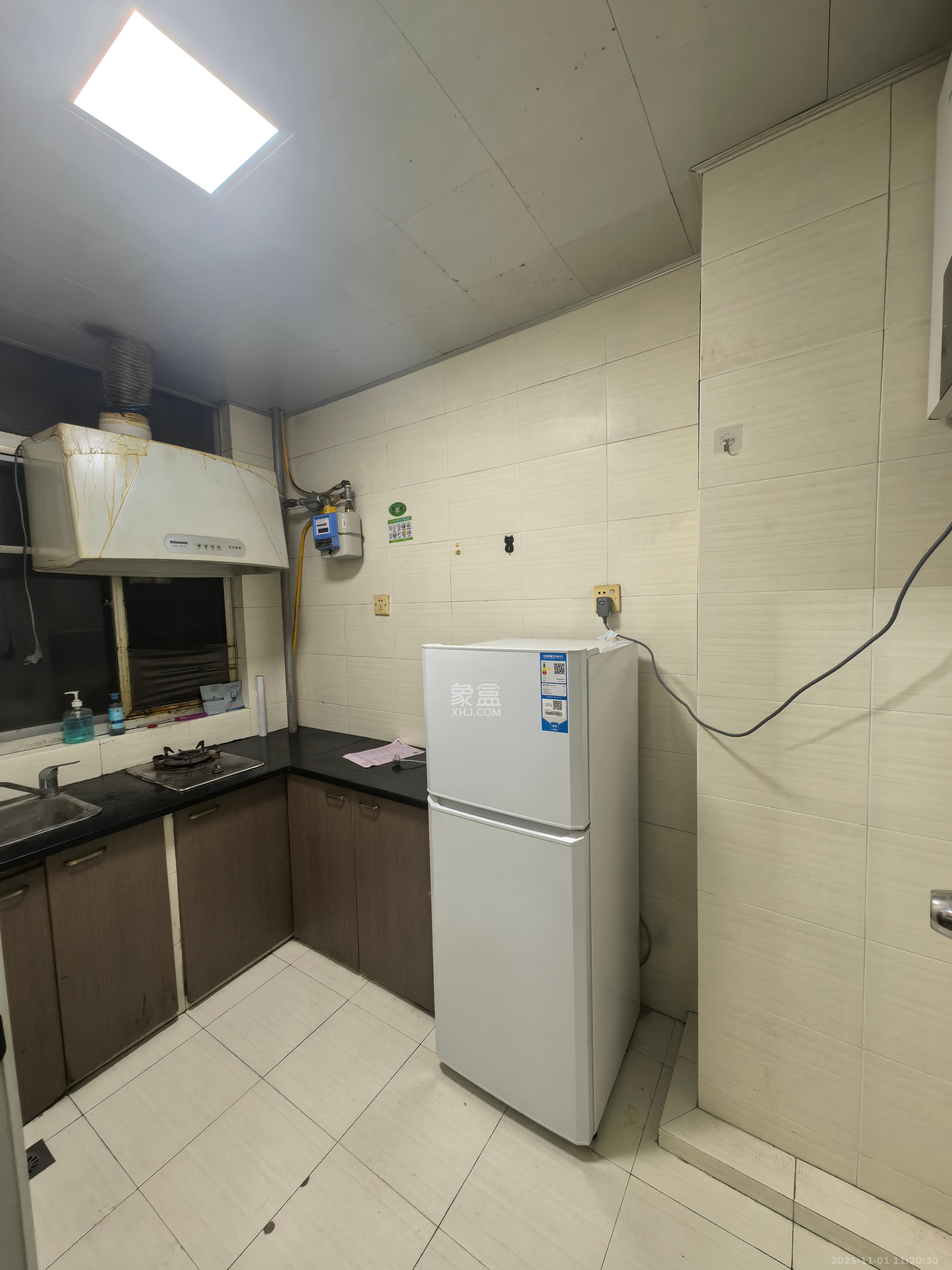 东方新世界  1室1厅1卫    1000.0元/月室内图