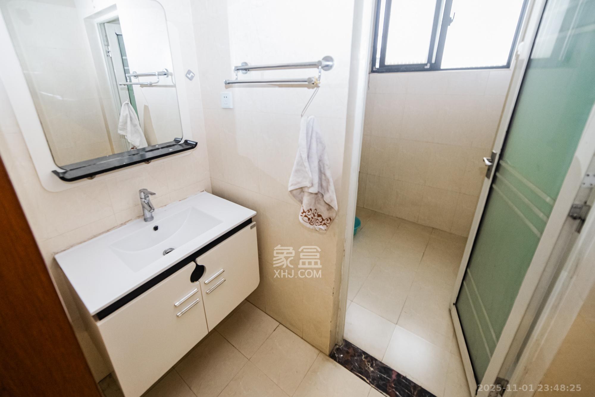 湘江世纪城鸿江苑  3室2厅2卫    103.0万卫生间