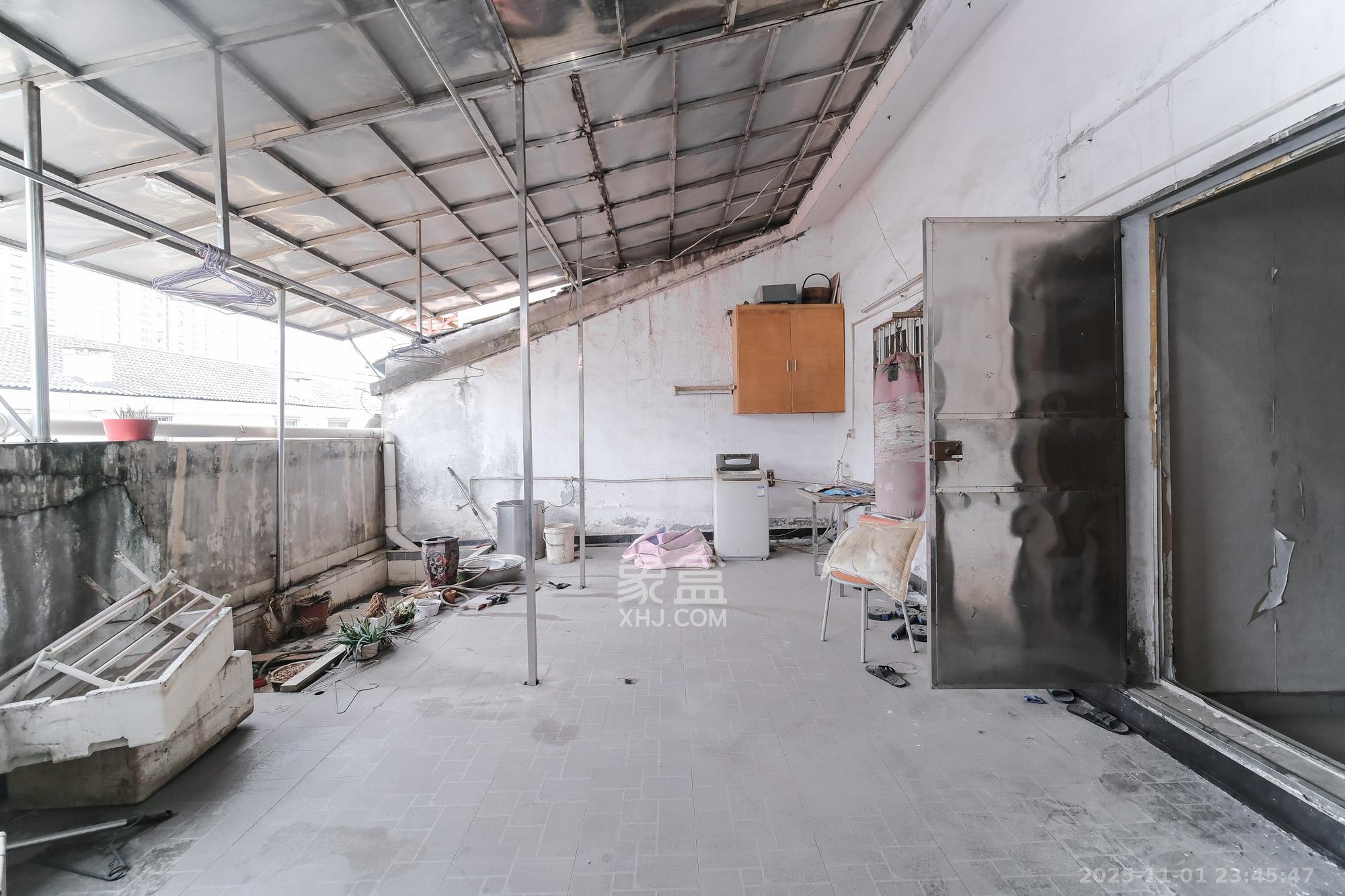 金鹰机电大市场 7室3厅4卫 125.2万 金鹰机电大市场 7室3厅4卫 125.2万阳台