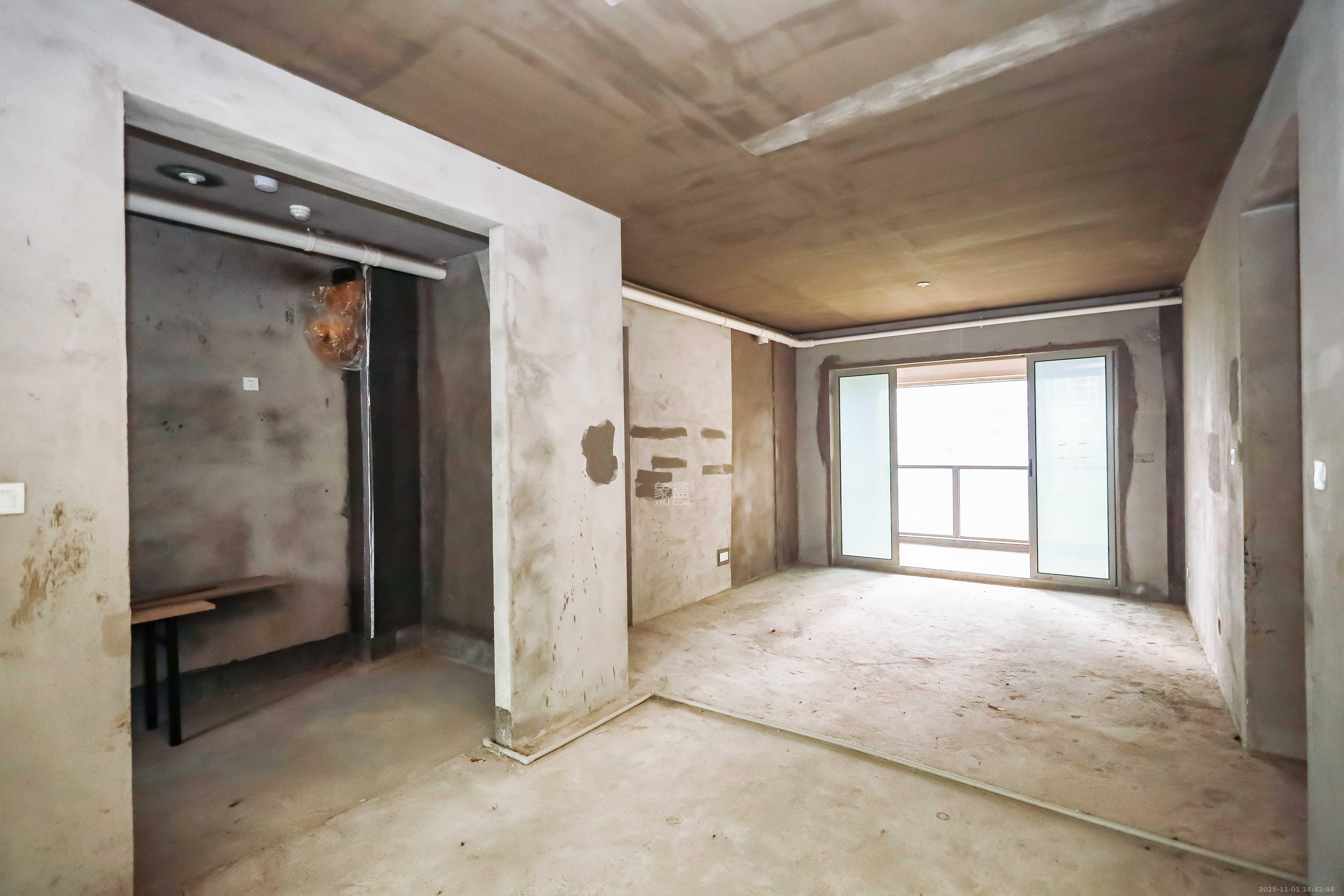 万象府台  4室2厅2卫    288.0万 万象府台  4室2厅2卫    288.0万客厅