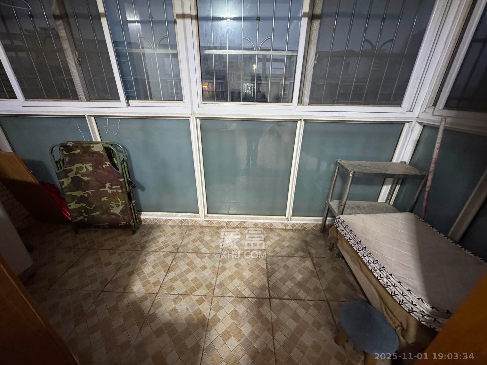 金碧文华  2室2厅1卫    1900.0元/月室内图