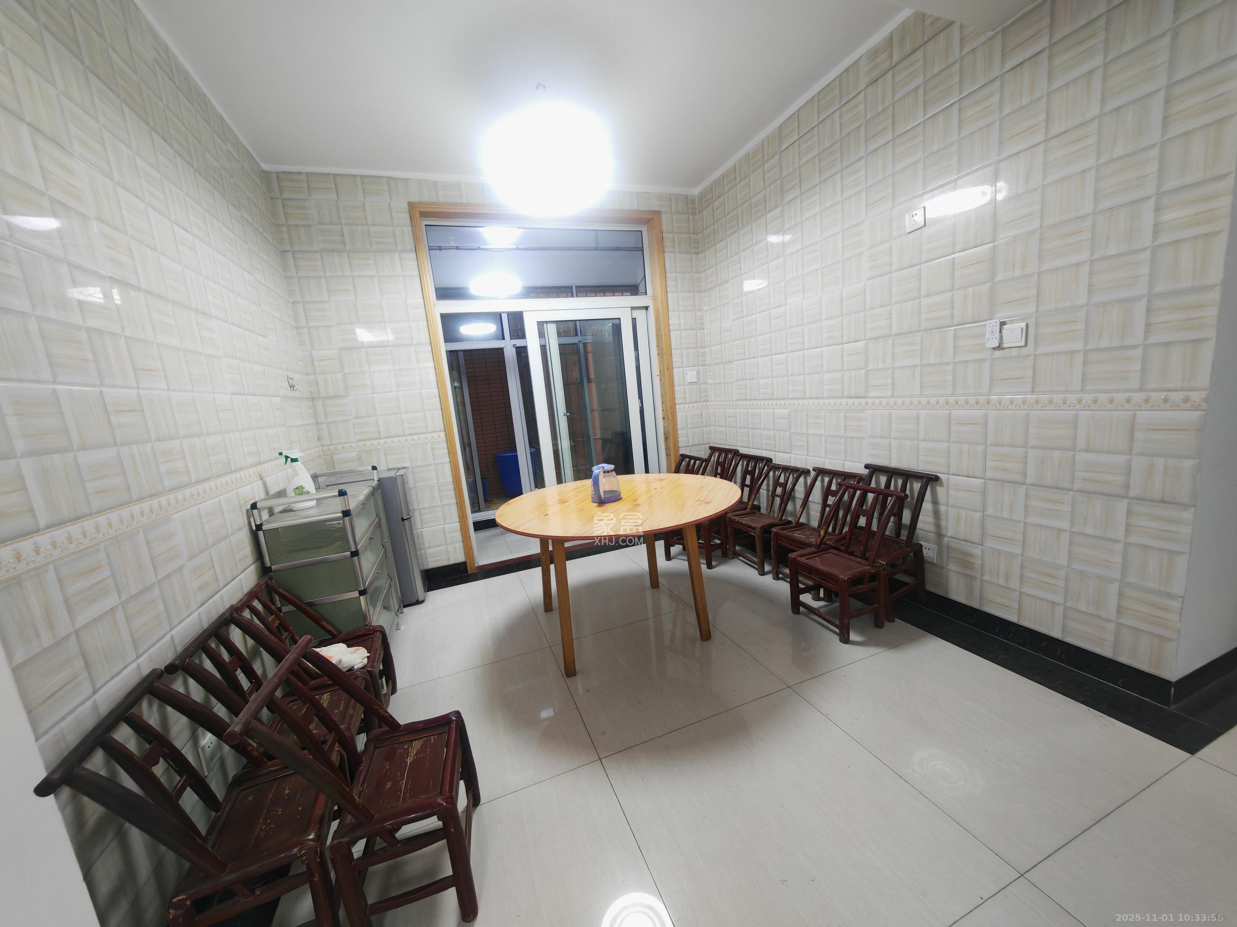 和润园一、二期  3室2厅2卫    2000.0元/月室内图