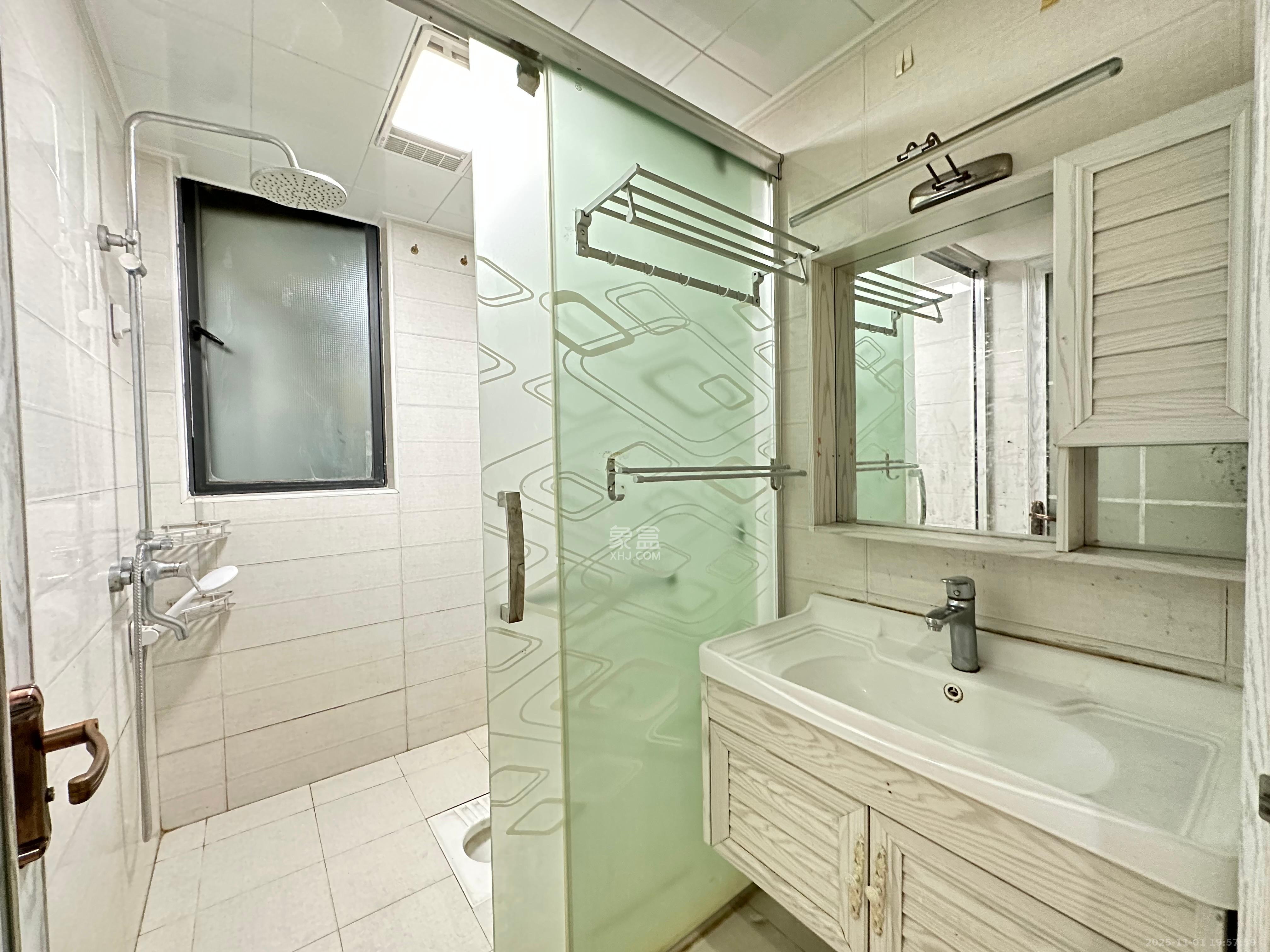 保利麓谷林语C区  3室2厅1卫    2300.0元/月 保利麓谷林语C区  3室2厅1卫    2300.0元/月室内图