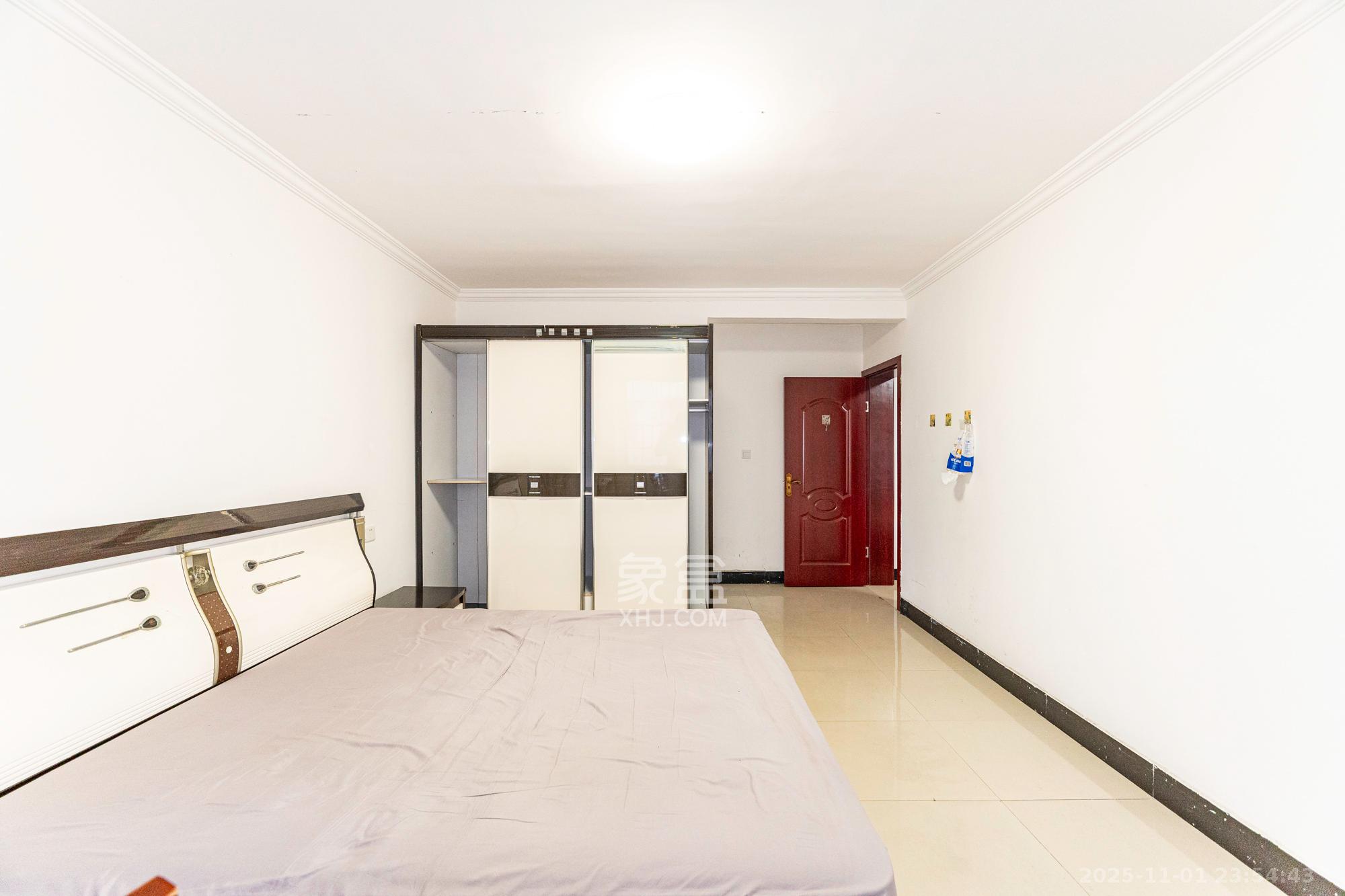 长沙县公安局单位房  3室2厅2卫    71.8万卧室