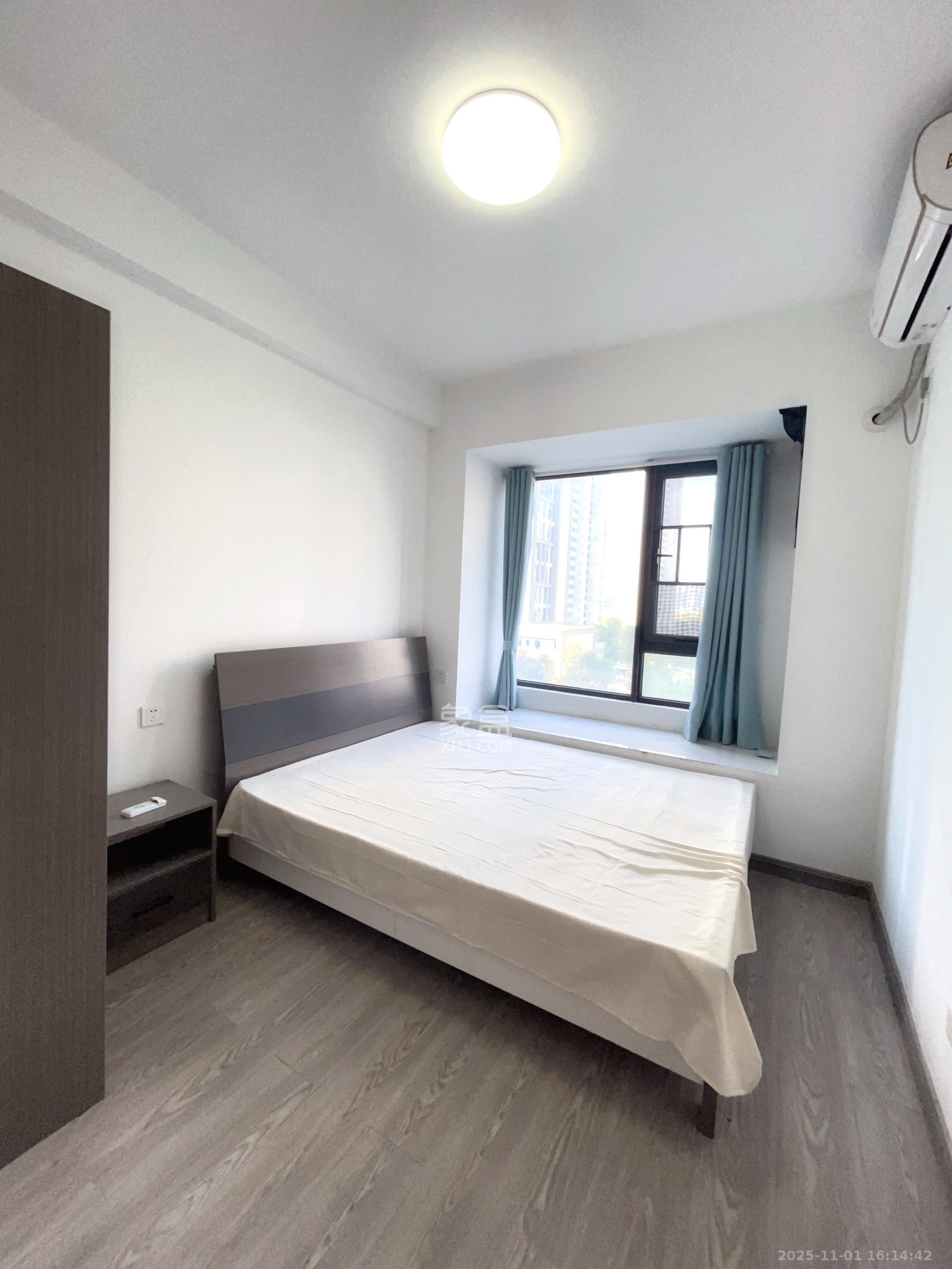 南山梅溪一方  4室2厅2卫    2800.0元/月室内图