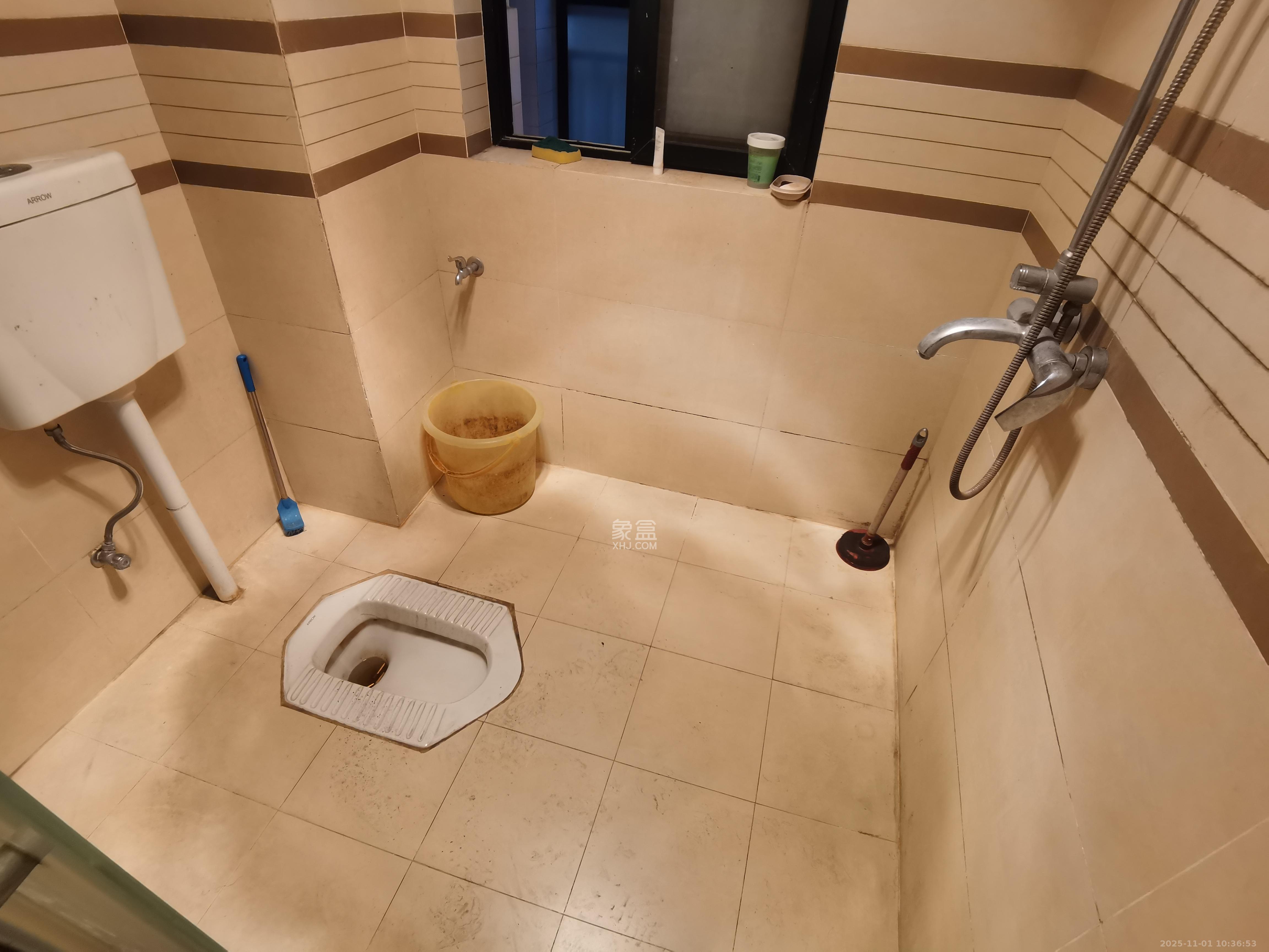 浏阳河畔家园  3室2厅2卫    2500.0元/月室内图