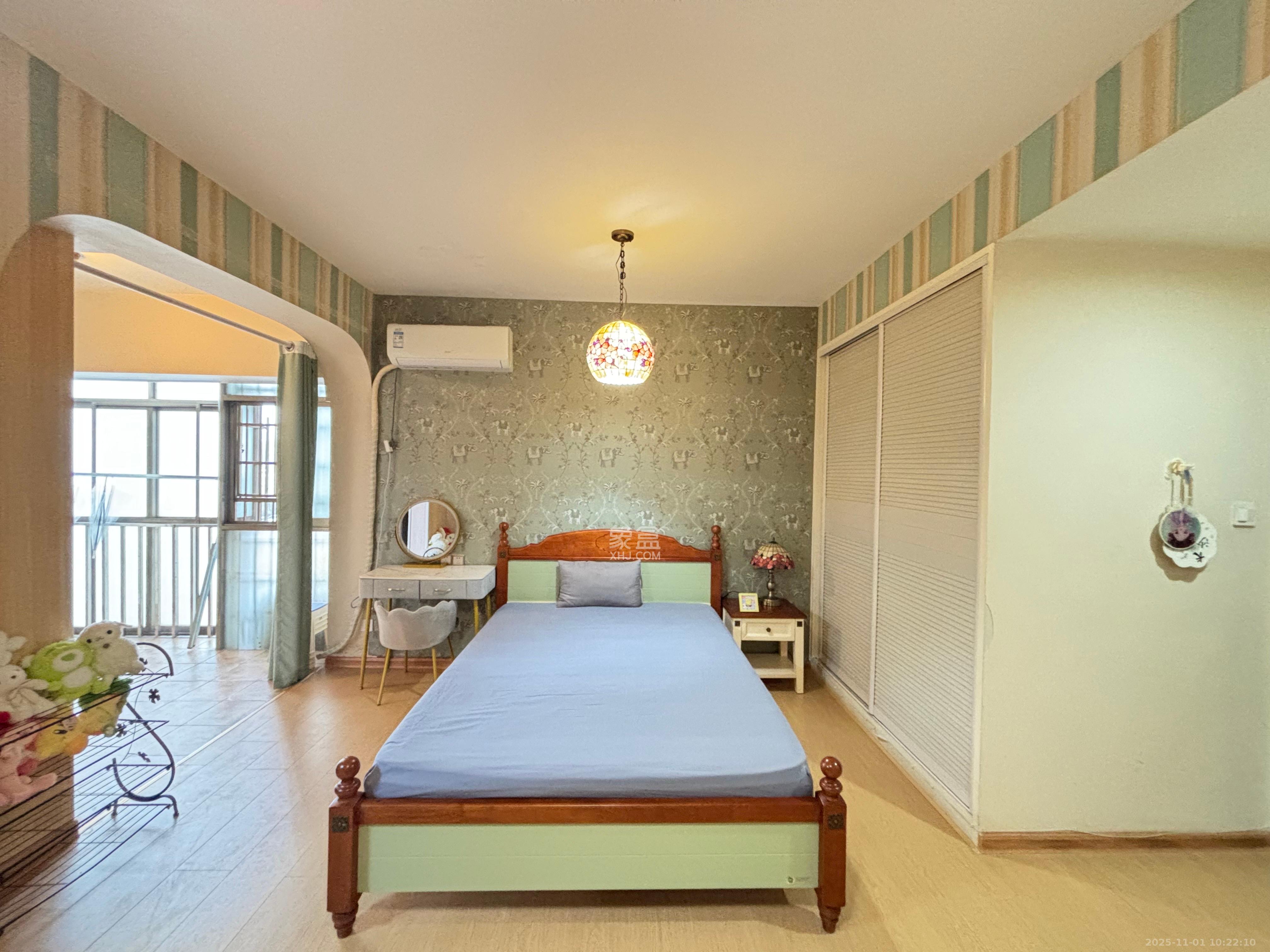 都市春天  1室1厅1卫    1900.0元/月室内图