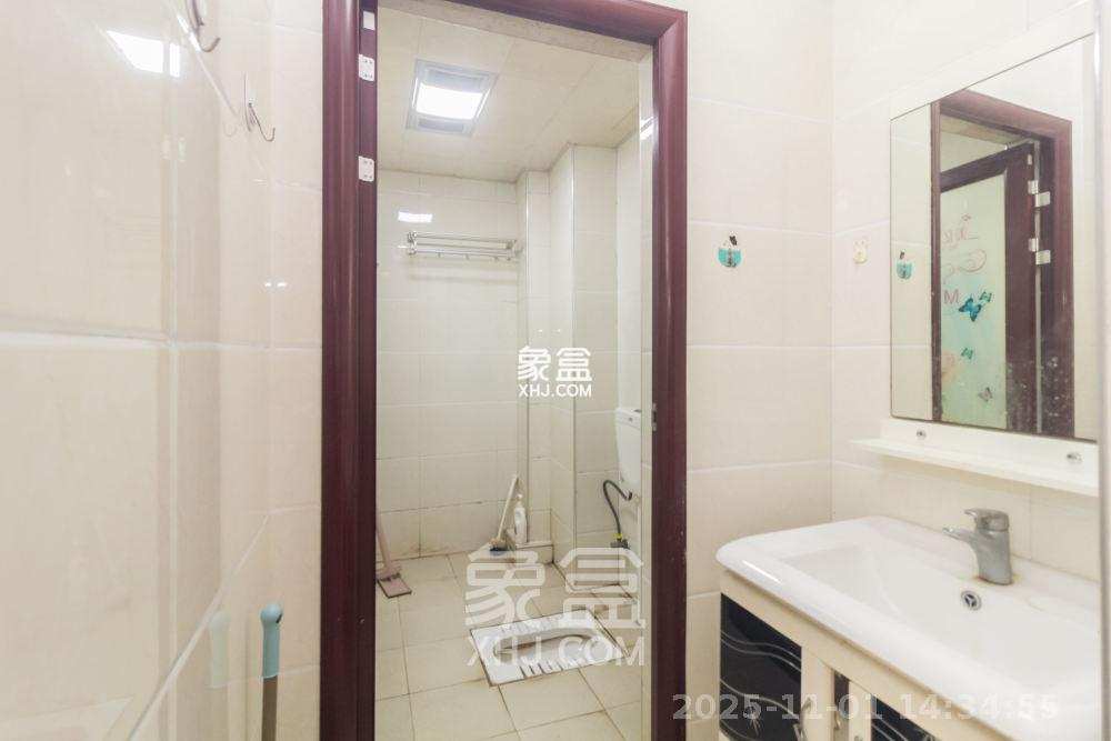 中国铁建国际城一期 1室1厅1卫 1400.0元/月 中国铁建国际城一期 1室1厅1卫 1400.0元/月室内图