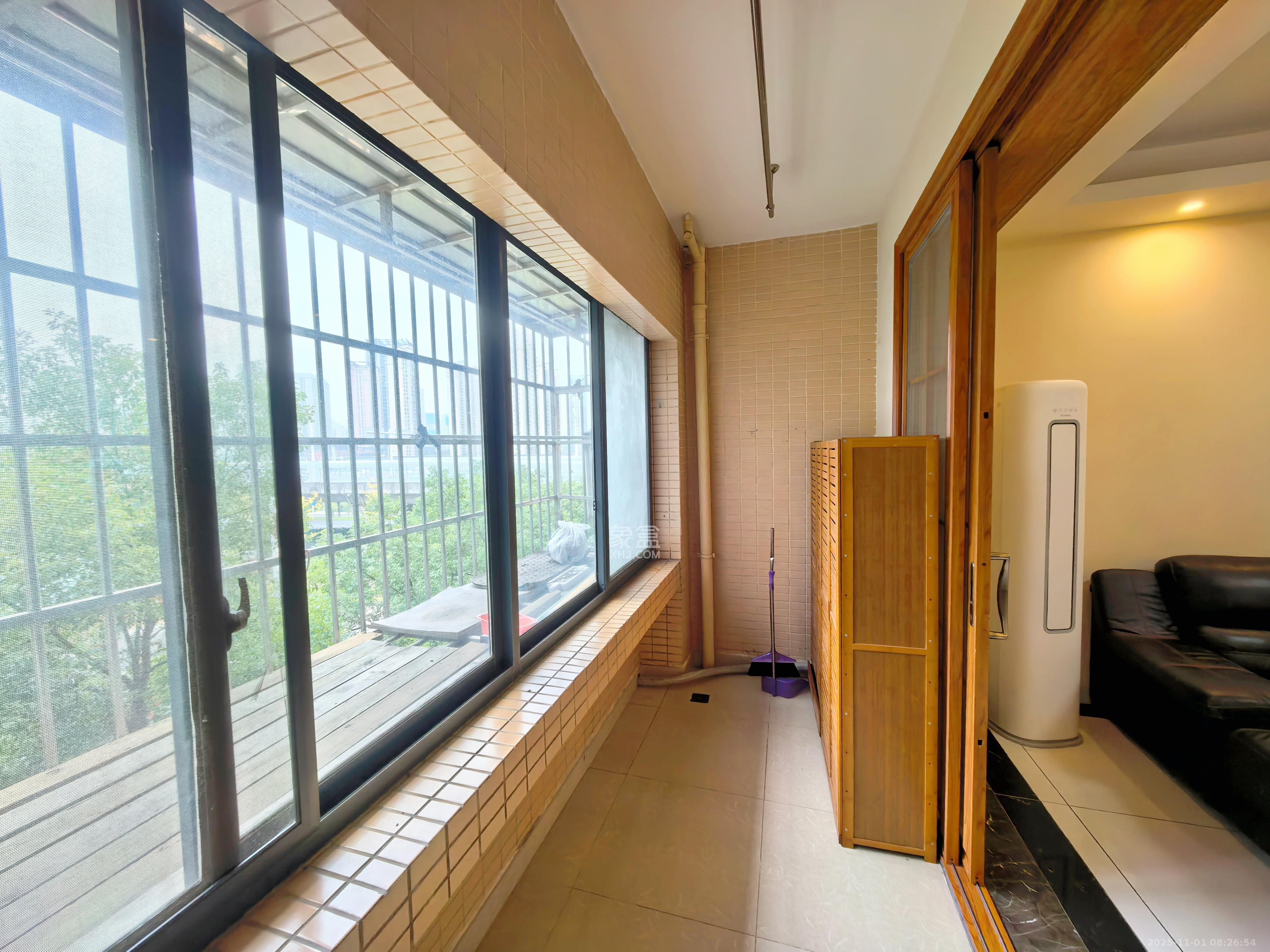 中城丽景香山园  3室2厅2卫    3000.0元/月室内图