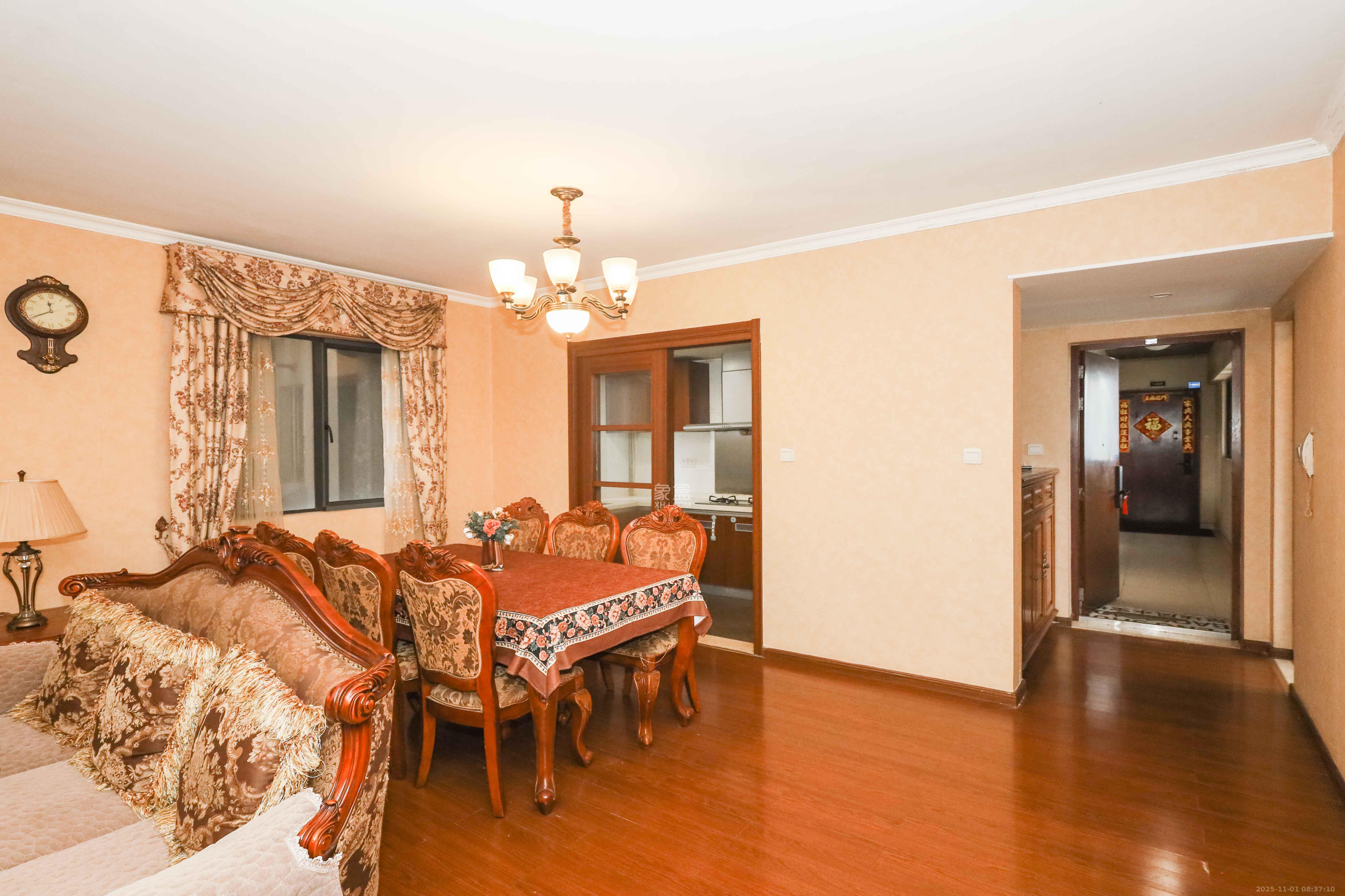 万科城市花园  3室2厅2卫    99.0万客厅