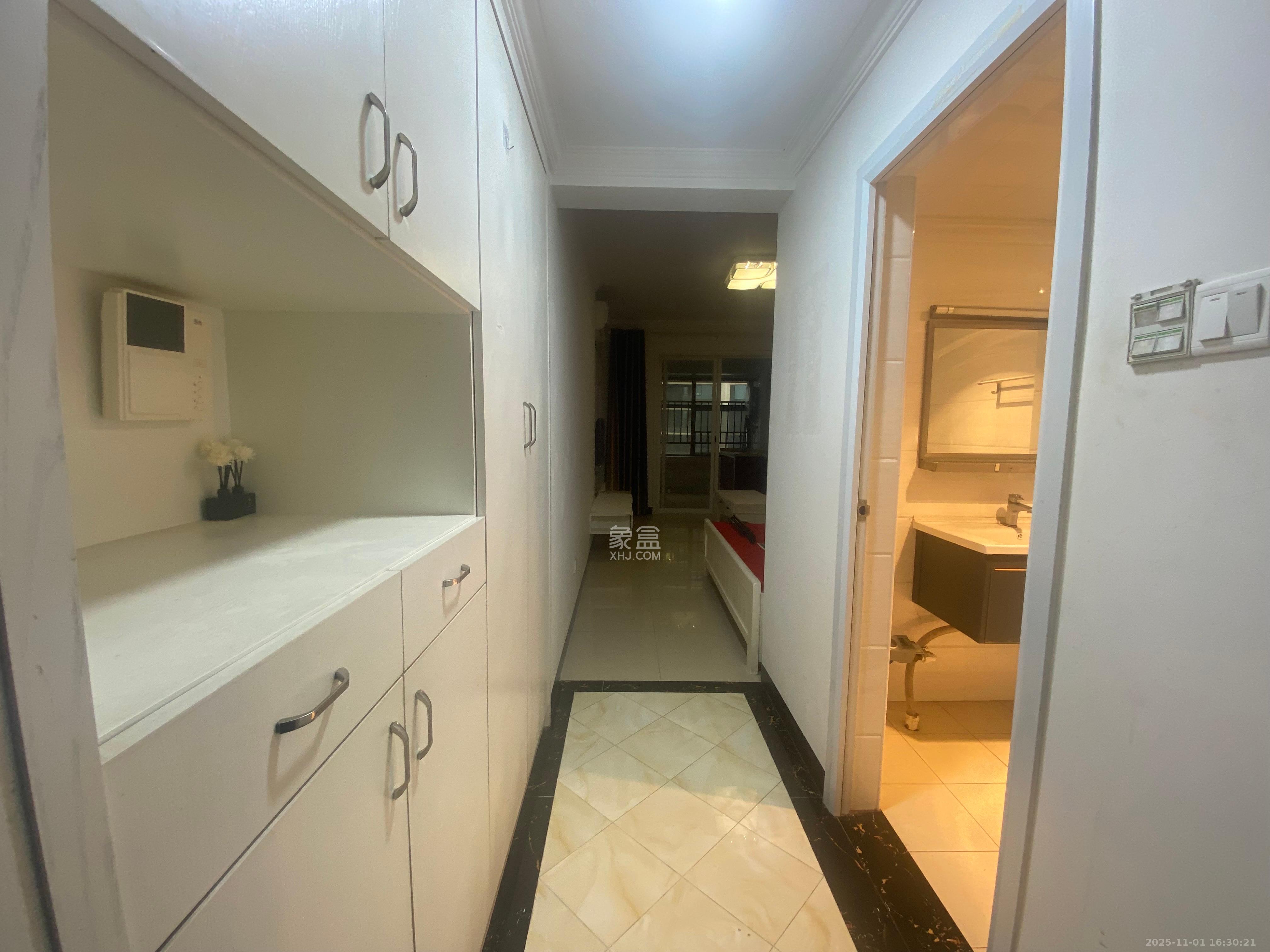 蓝湾国际广场  1室1厅1卫    1700.0元/月室内图