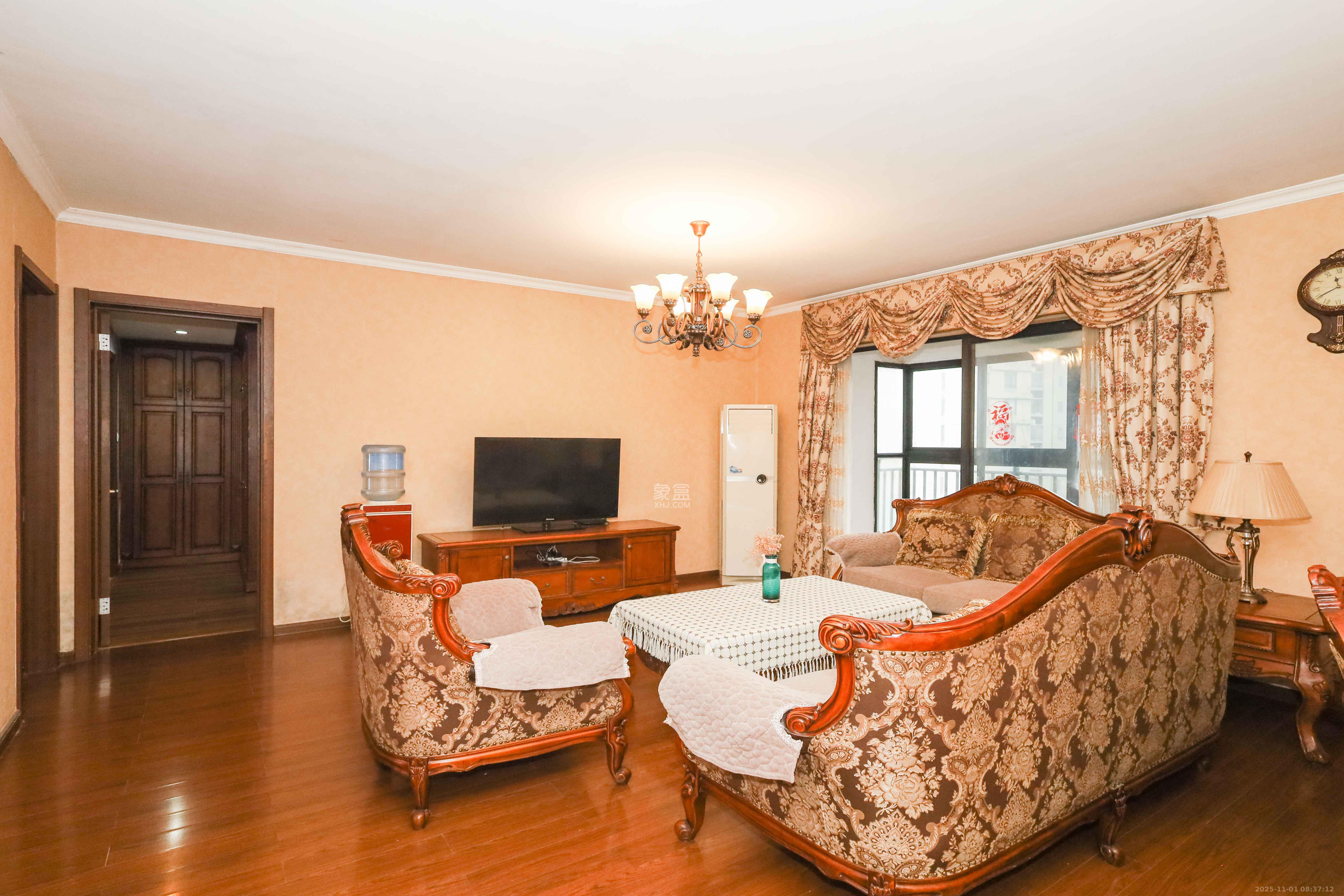 万科城市花园  3室2厅2卫    99.0万客厅