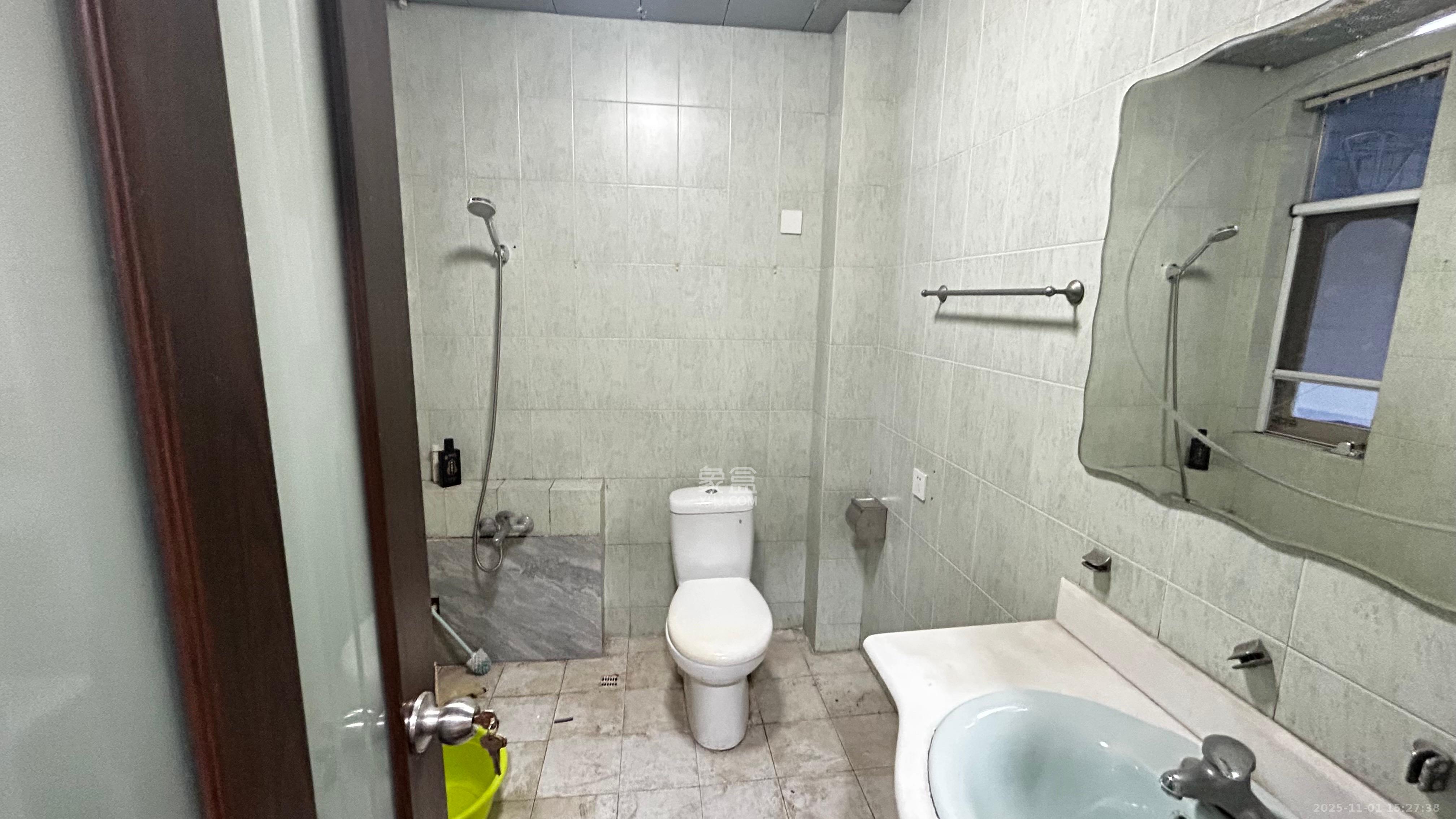 石岭小区A区  2室1厅1卫    1600.0元/月室内图