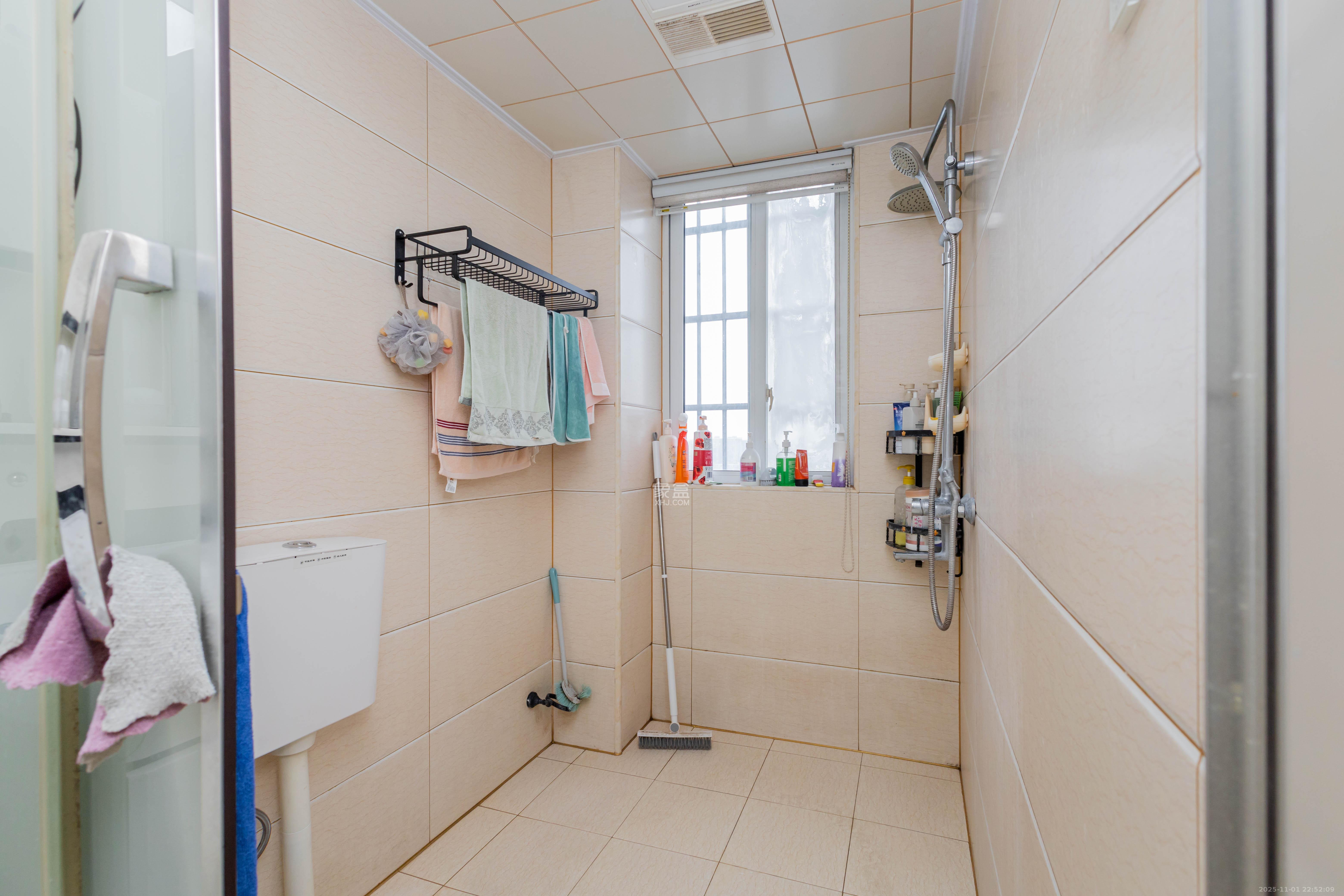 爵士湘 3室2厅2卫 82.8万 爵士湘 3室2厅2卫 82.8万卫生间