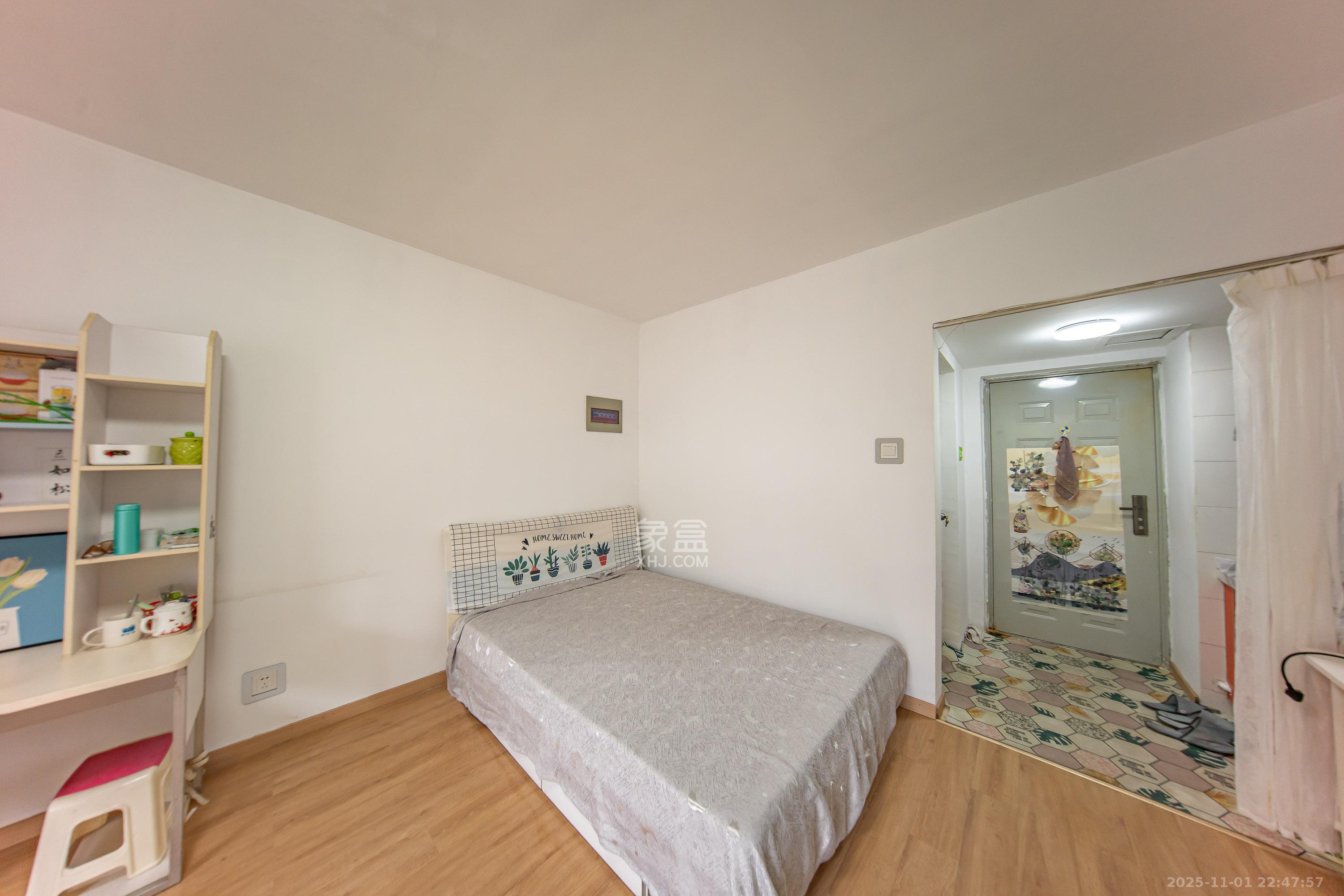 阳光100二期  1室1厅1卫    23.8万卧室