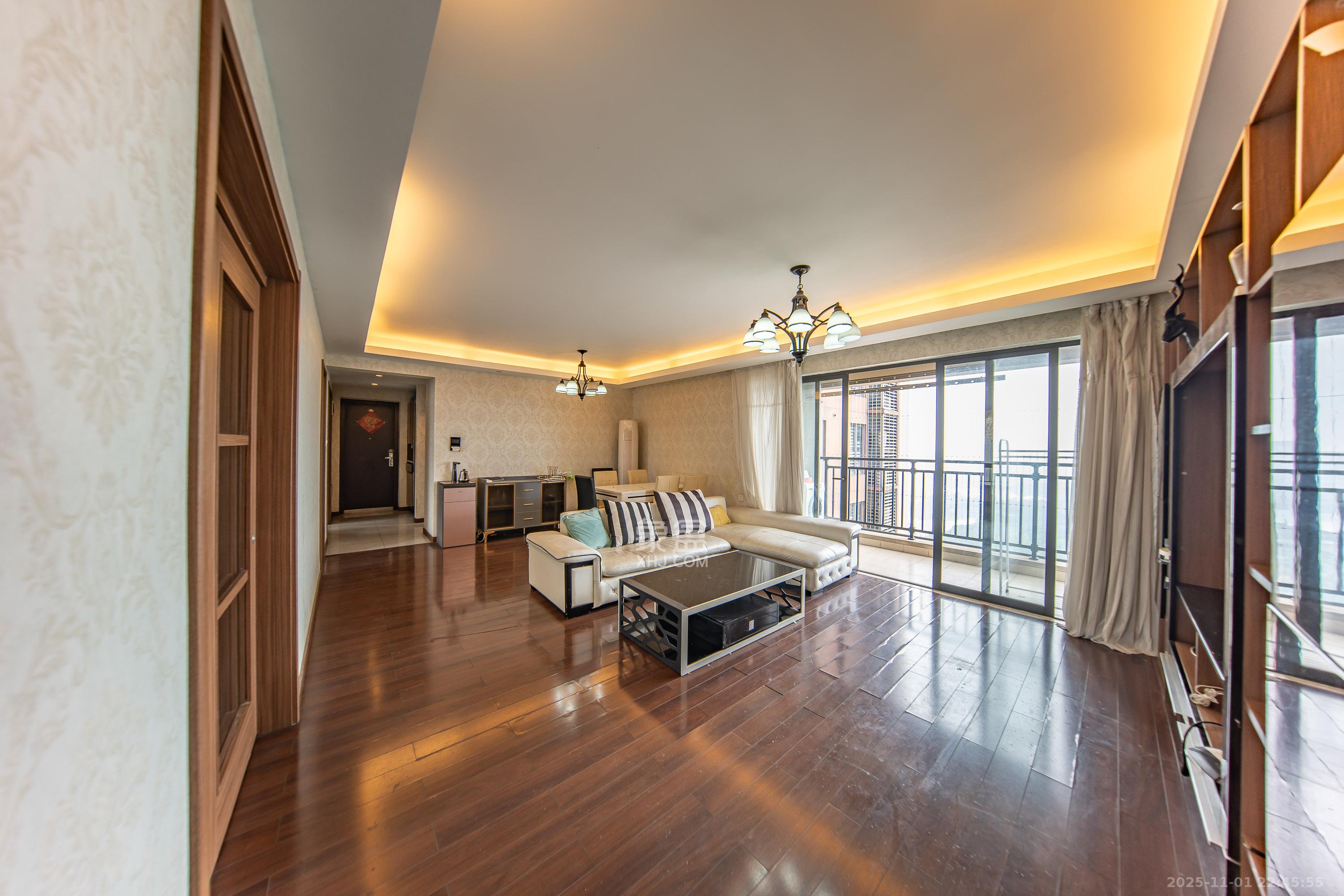 万科白鹭郡 4室2厅2卫 136.0万 万科白鹭郡 4室2厅2卫 136.0万客厅