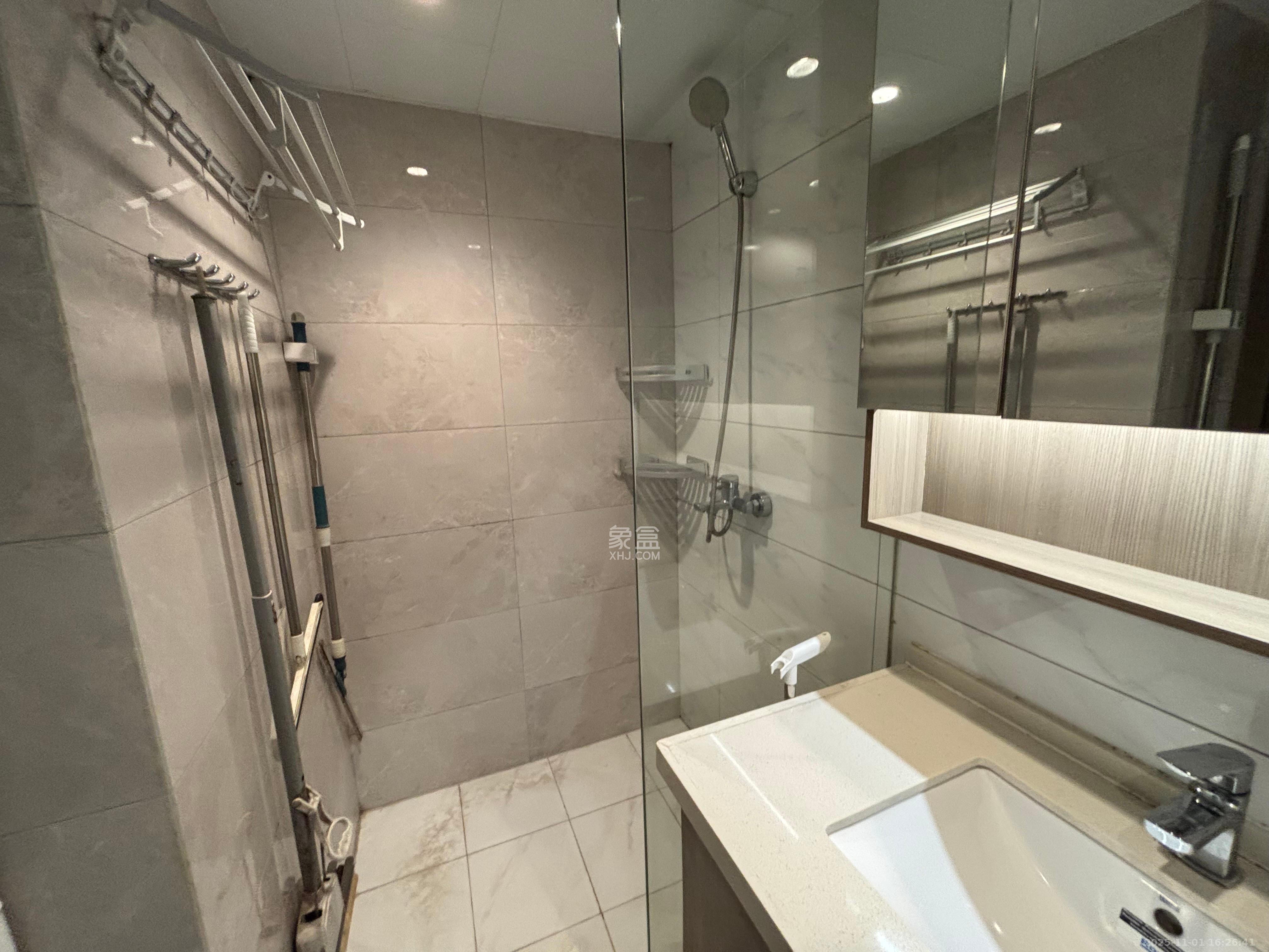 藏珑湖上公馆  1室1厅2卫    2200.0元/月室内图