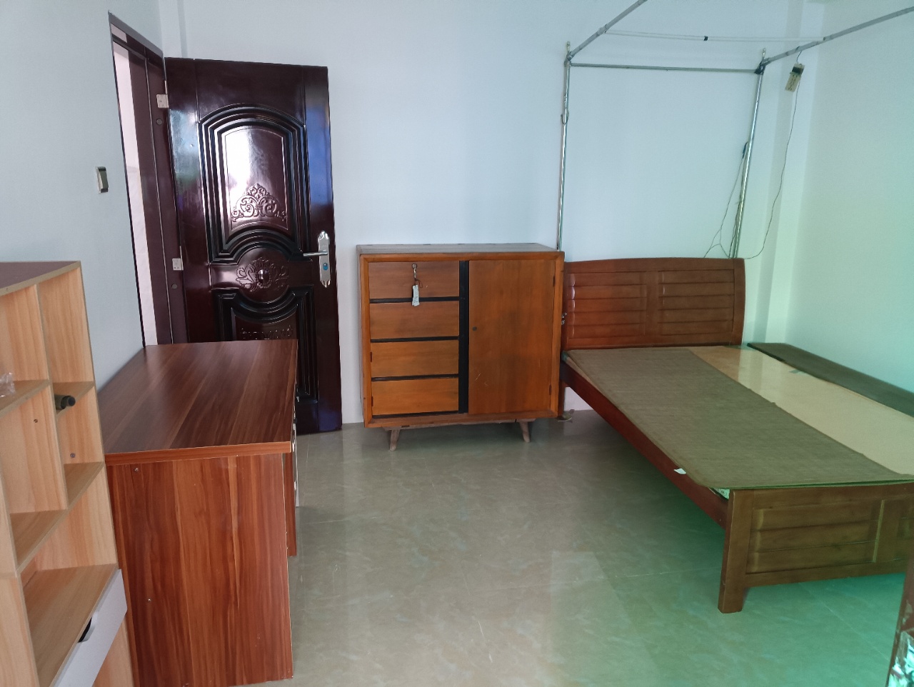 椰岛广场  2室1厅1卫    1600.0元/月 椰岛广场  2室1厅1卫    1600.0元/月室内图