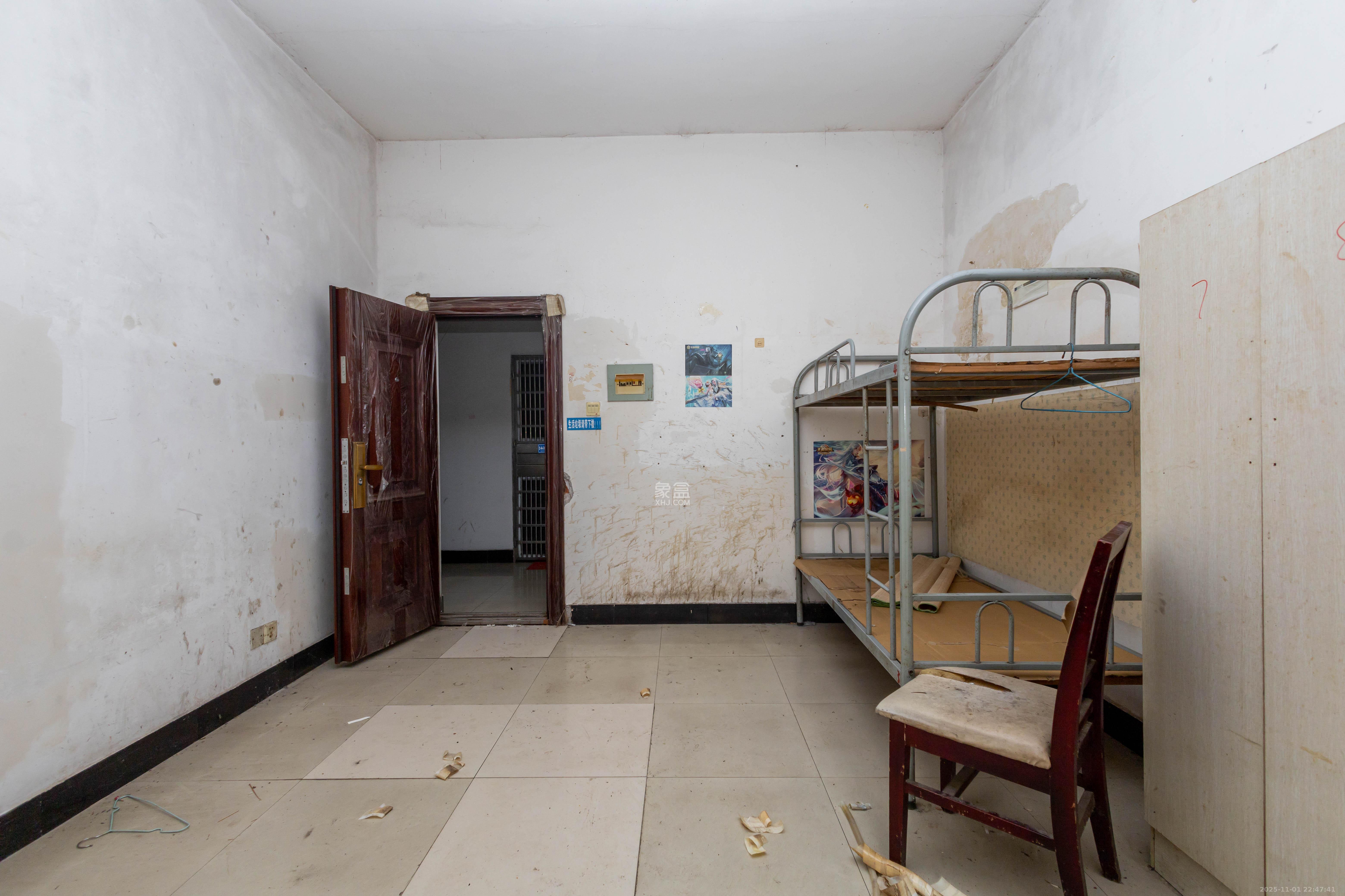 创业乐园  1室0厅0卫    11.8万客厅