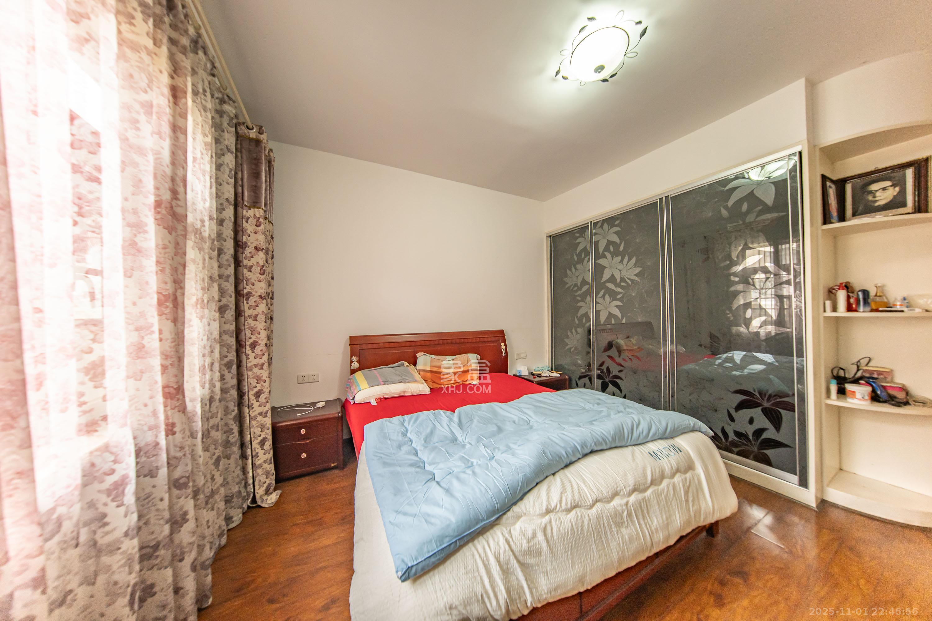 米兰春天 3室2厅2卫 80.0万 米兰春天 3室2厅2卫 80.0万卧室