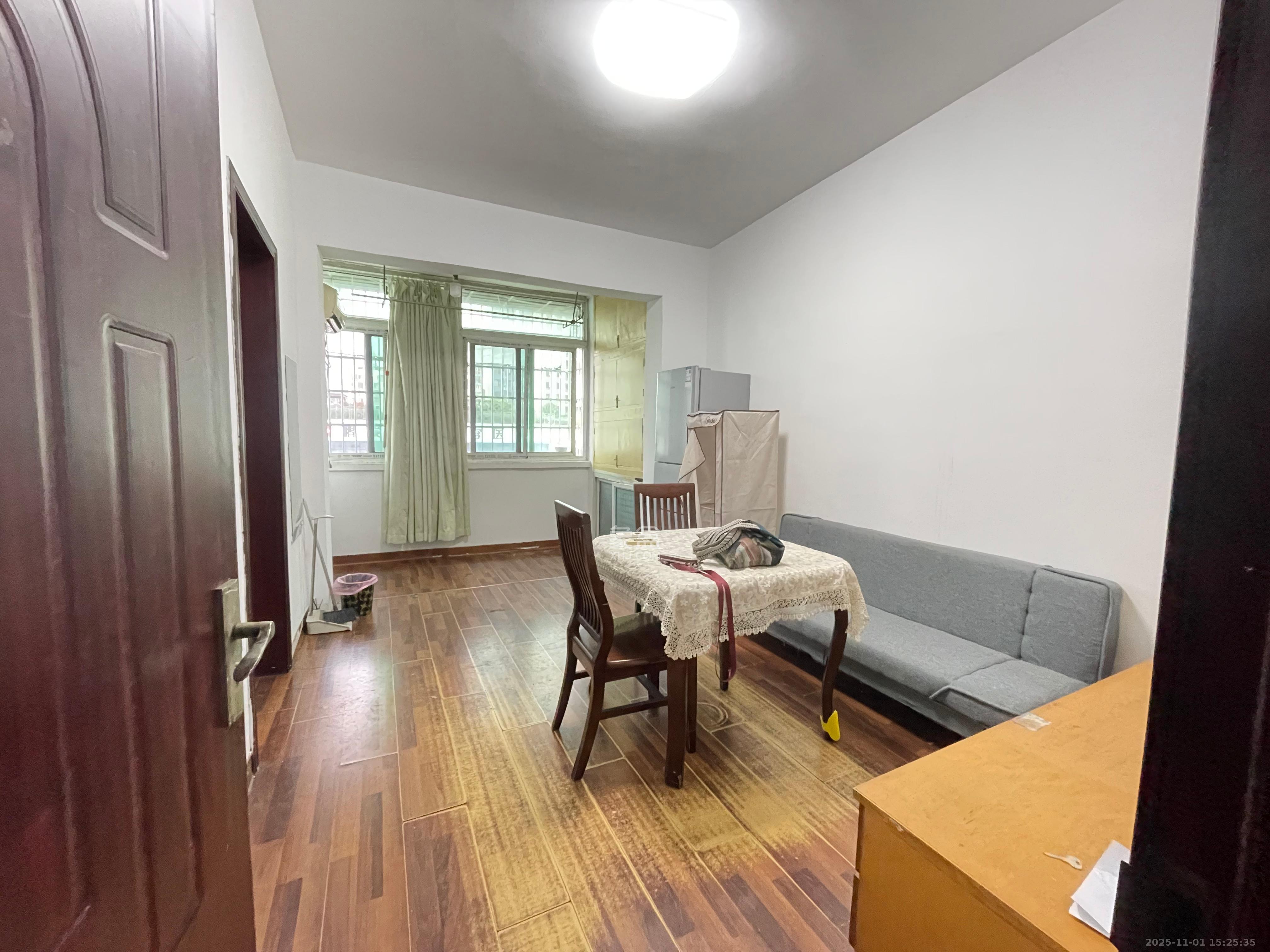 阿弥岭一二片 2室1厅1卫 1100.0元/月 阿弥岭一二片 2室1厅1卫 1100.0元/月室内图