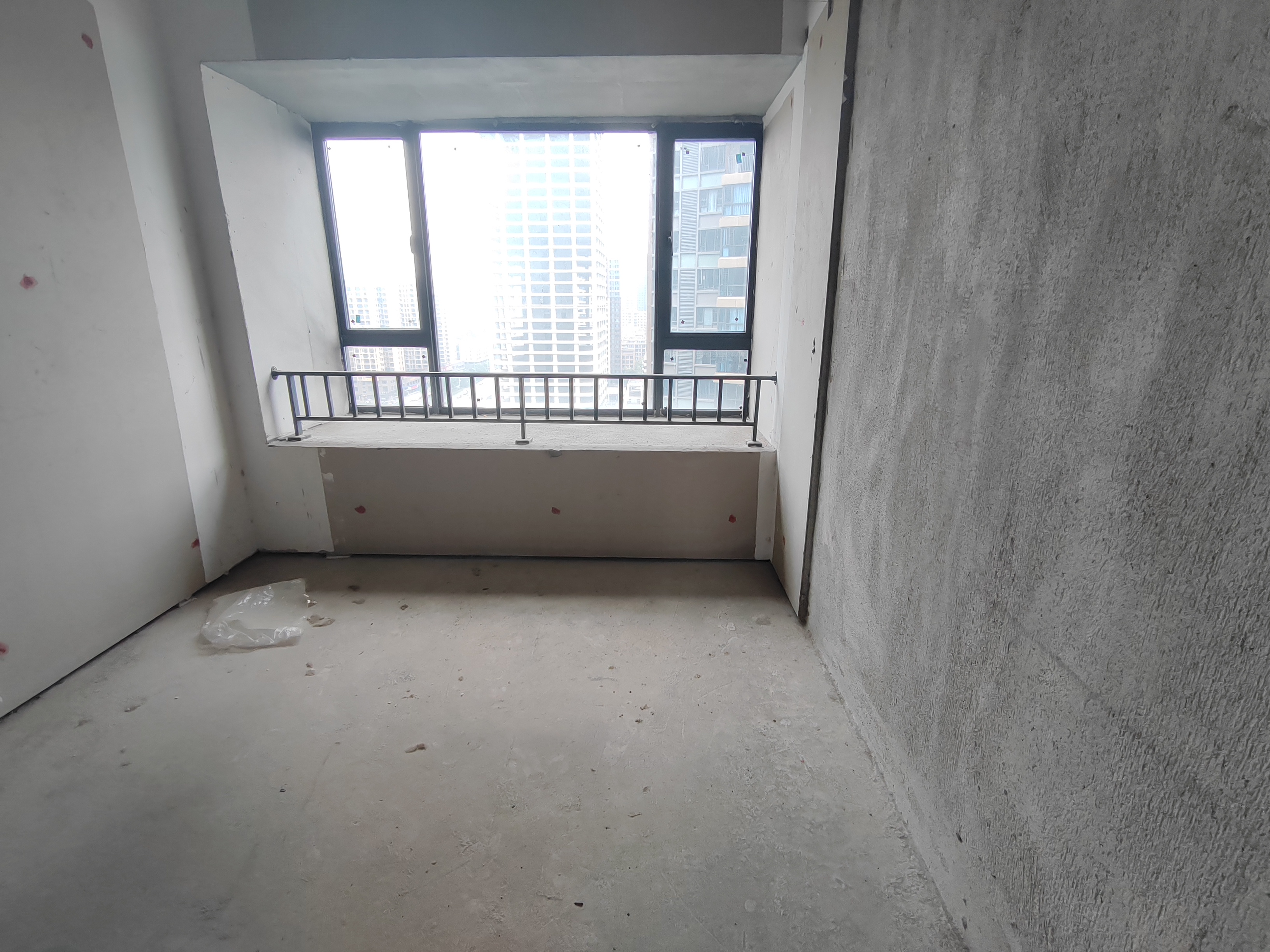 宁邦中心(二期公园里) 4室2厅2卫 79.8万 宁邦中心(二期公园里) 4室2厅2卫 79.8万卧室